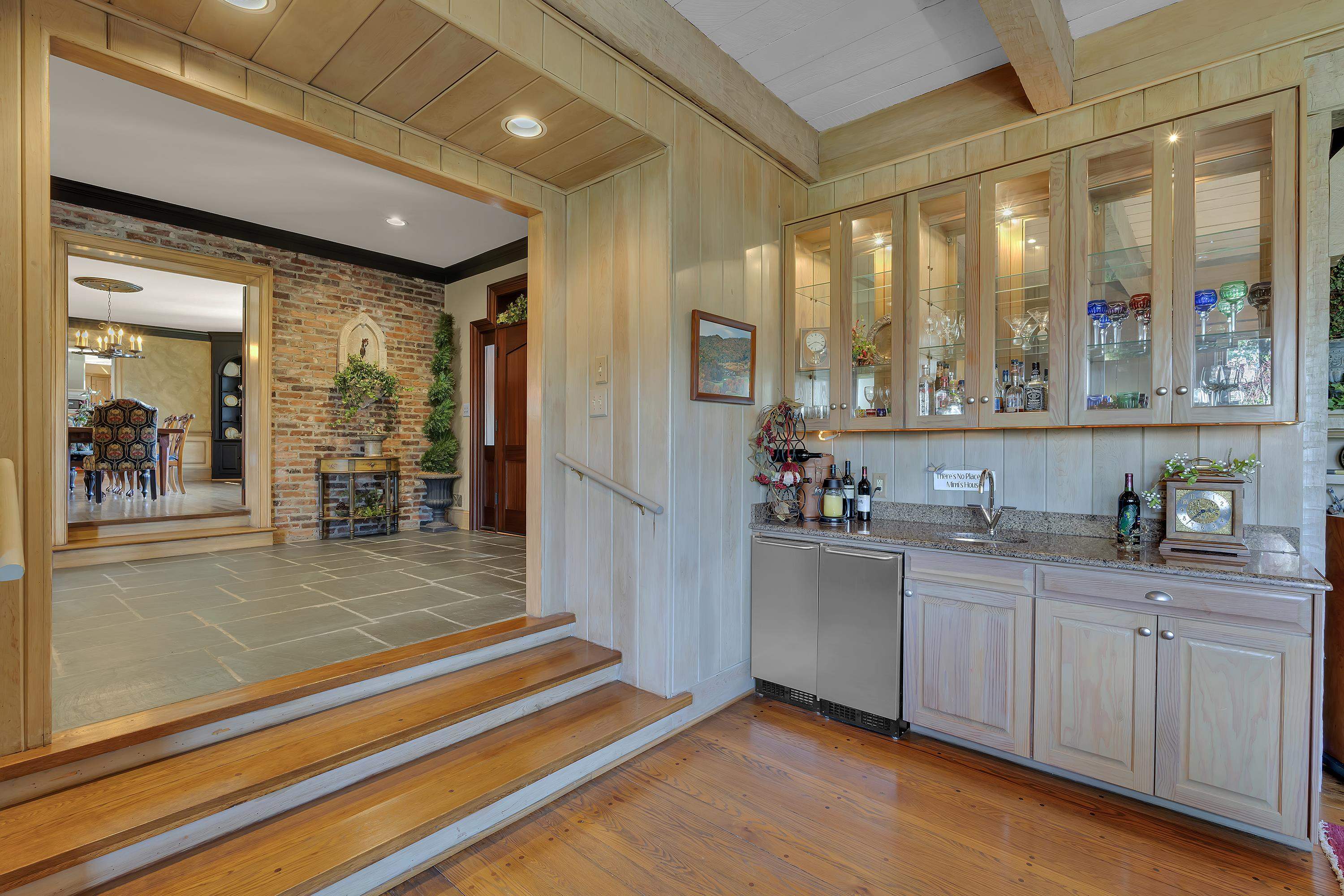 121 Montgomery Drive Property Photo 6