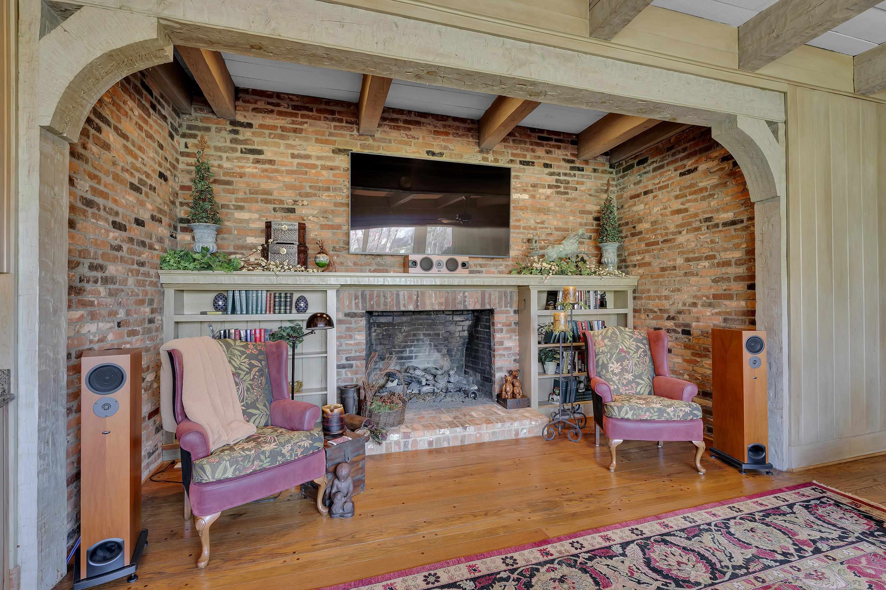 121 Montgomery Drive Property Photo 8