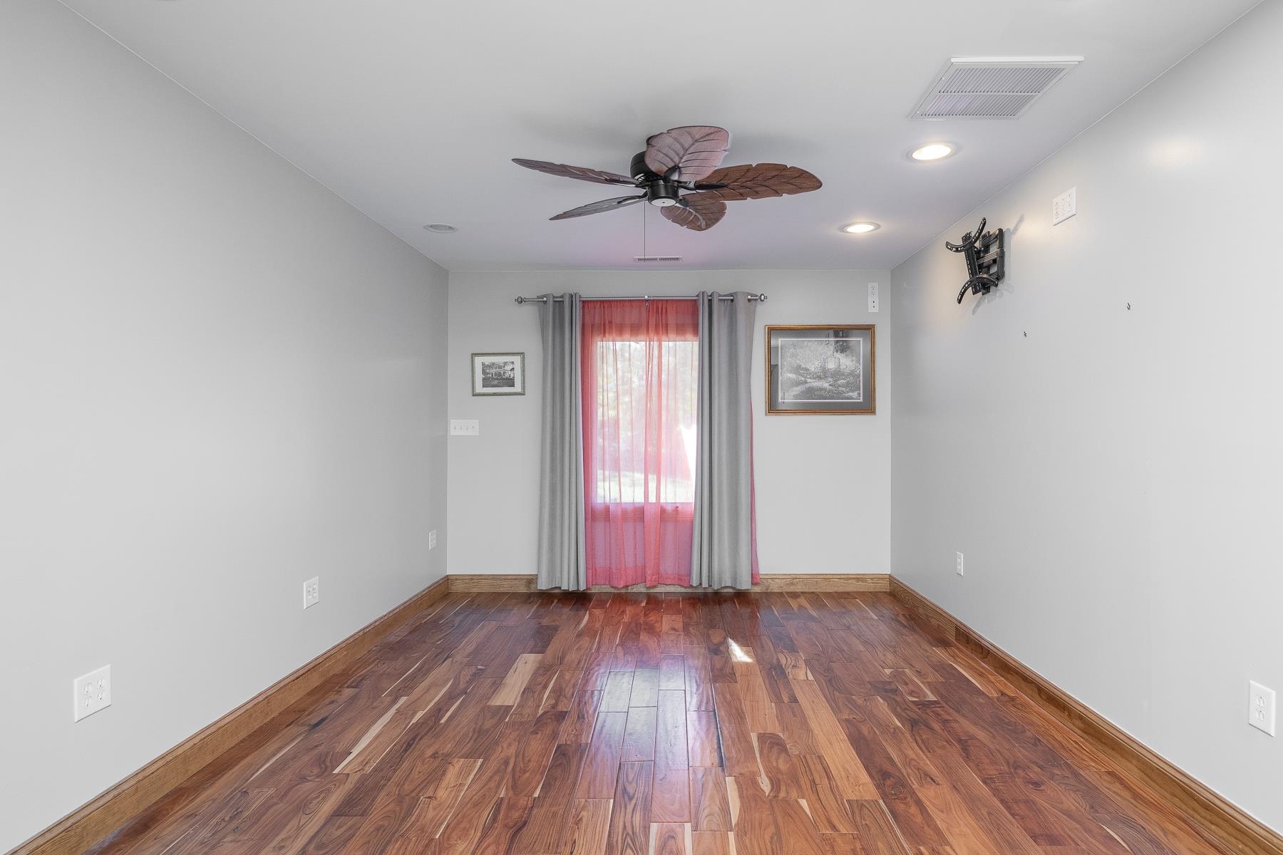 351 Belcher Street Property Photo 21