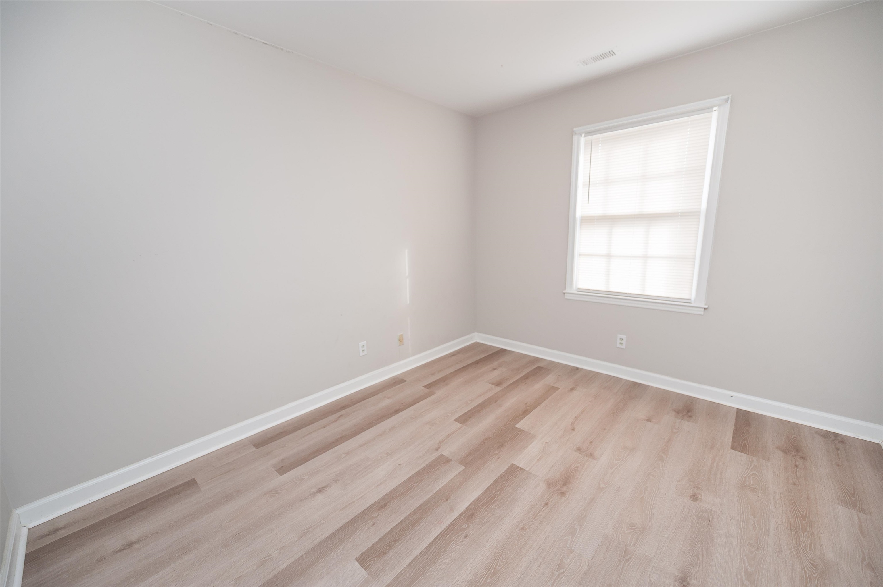 1466 B Dover Road Property Photo 12