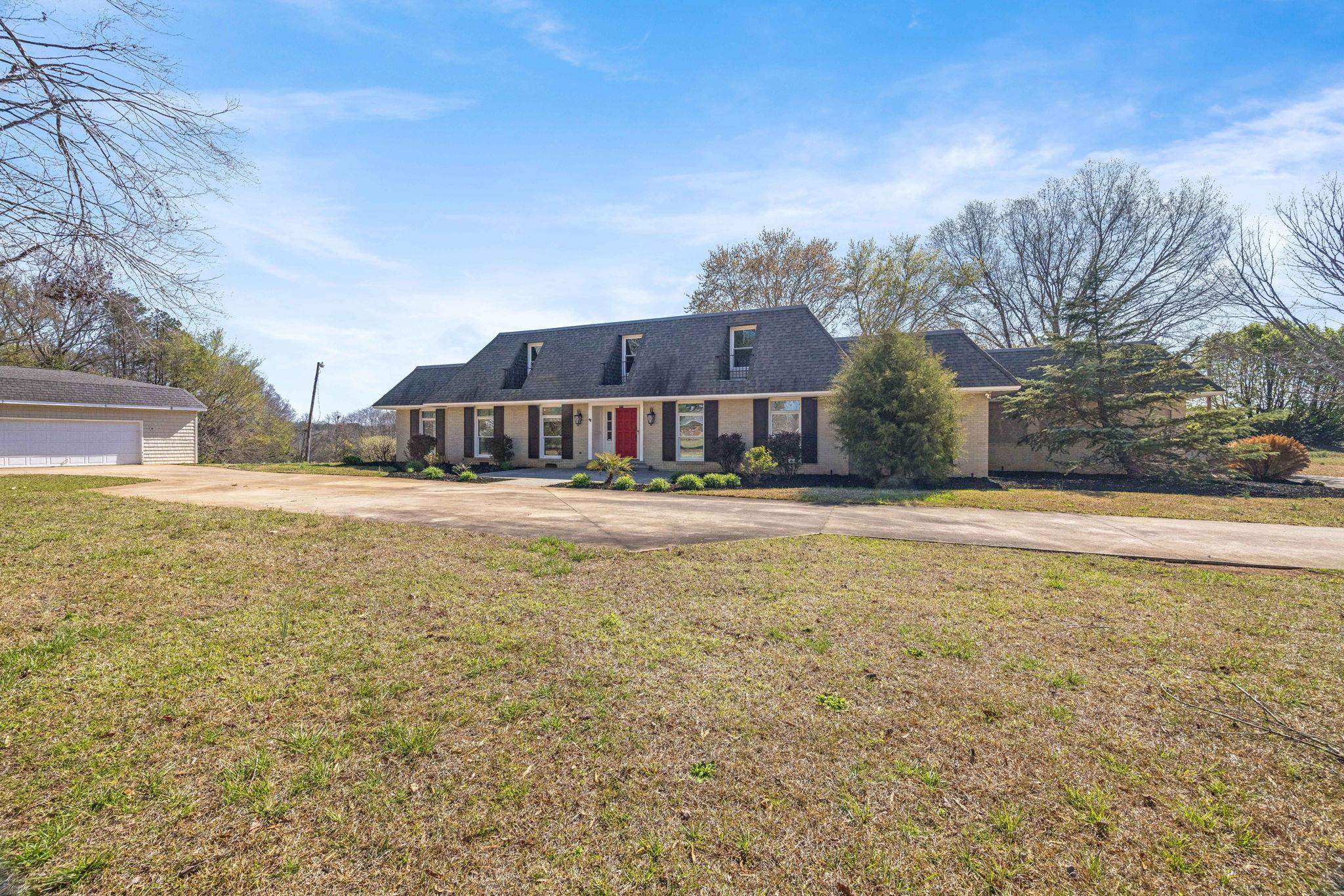 127 Twin Lakes Drive Property Photo 4