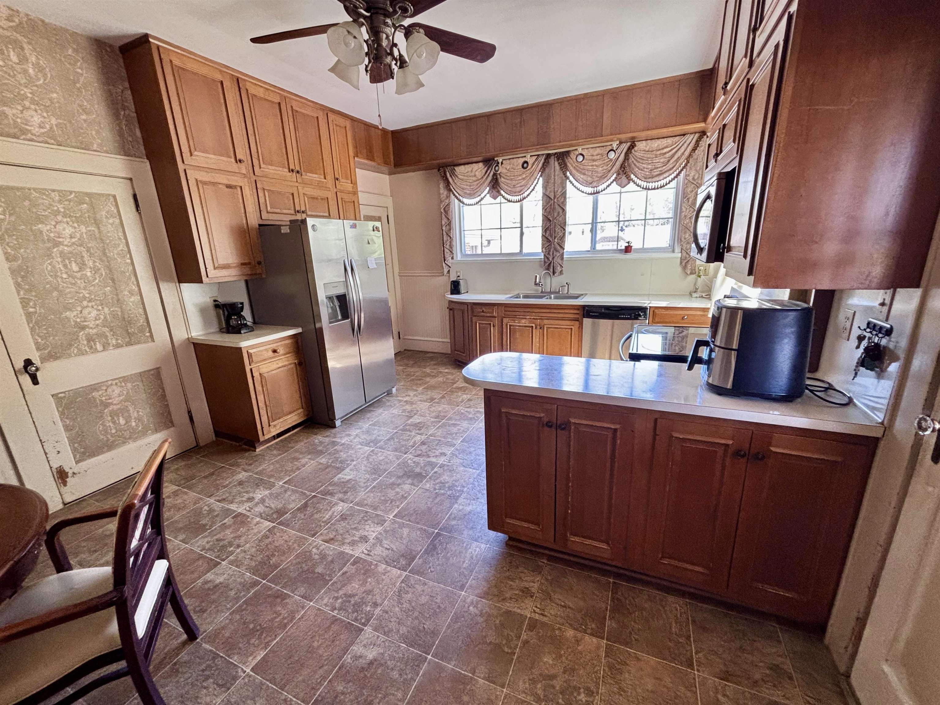 400 E Buford Street Property Photo 5