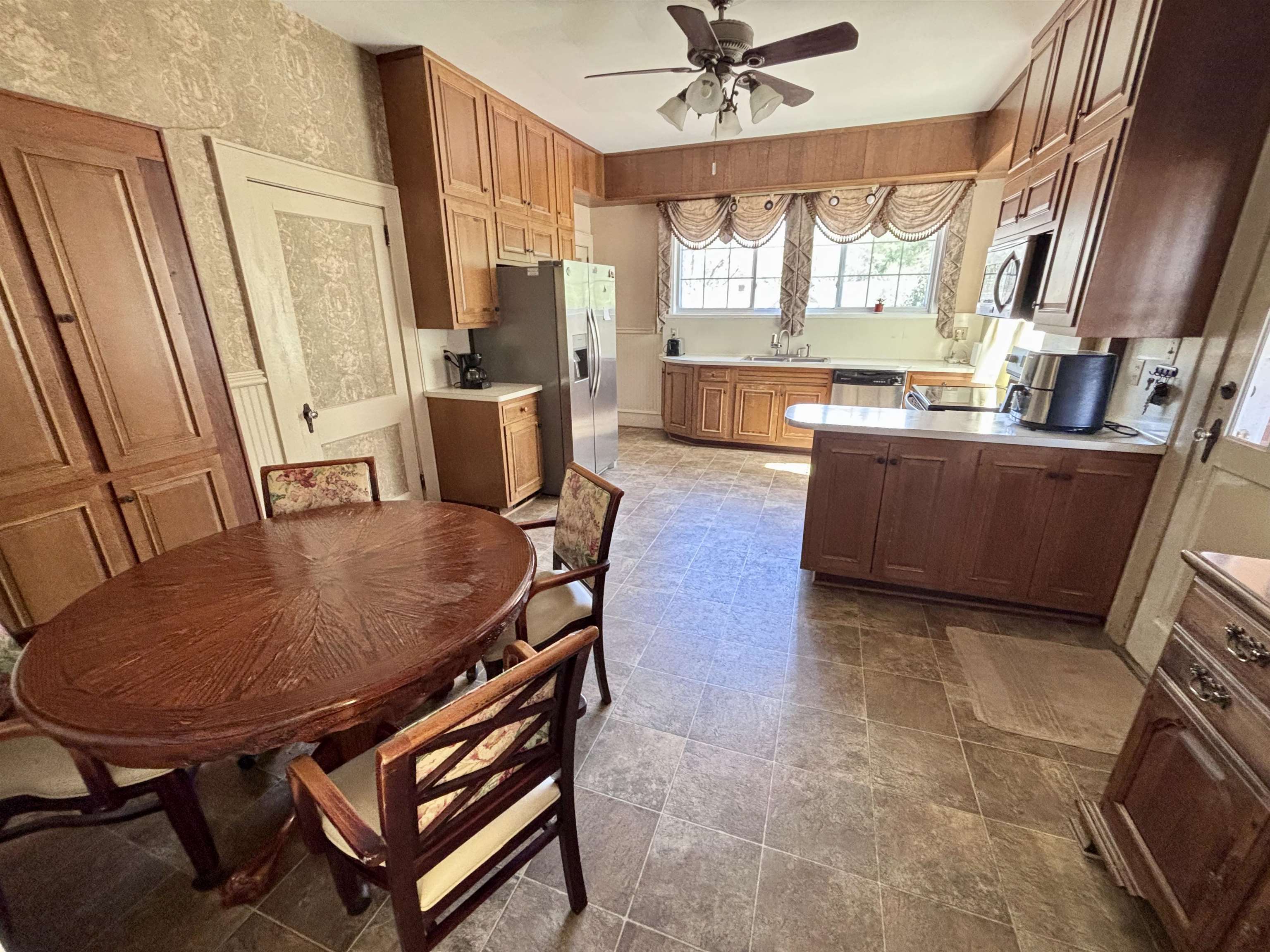 400 E Buford Street Property Photo 6
