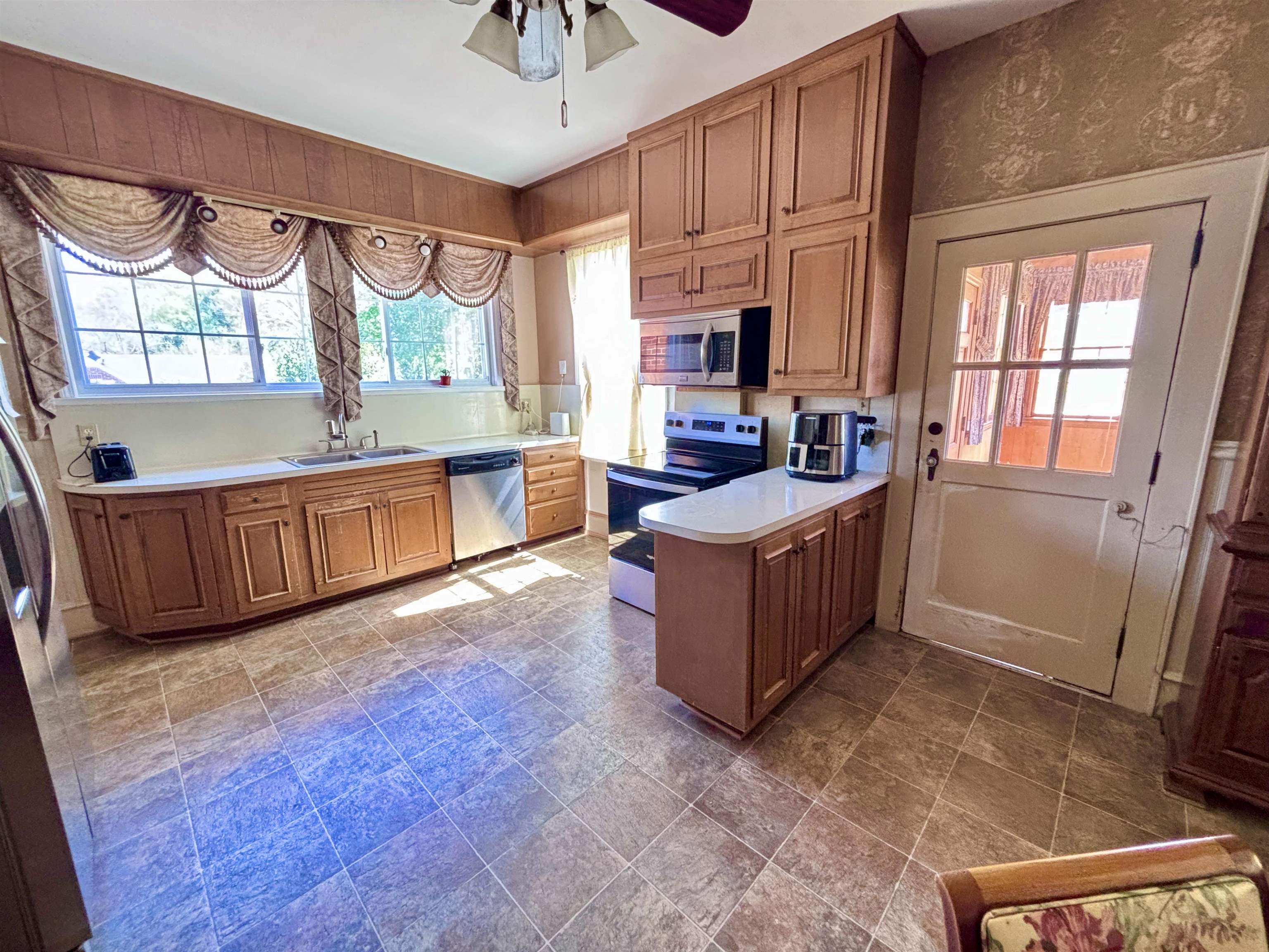 400 E Buford Street Property Photo 7