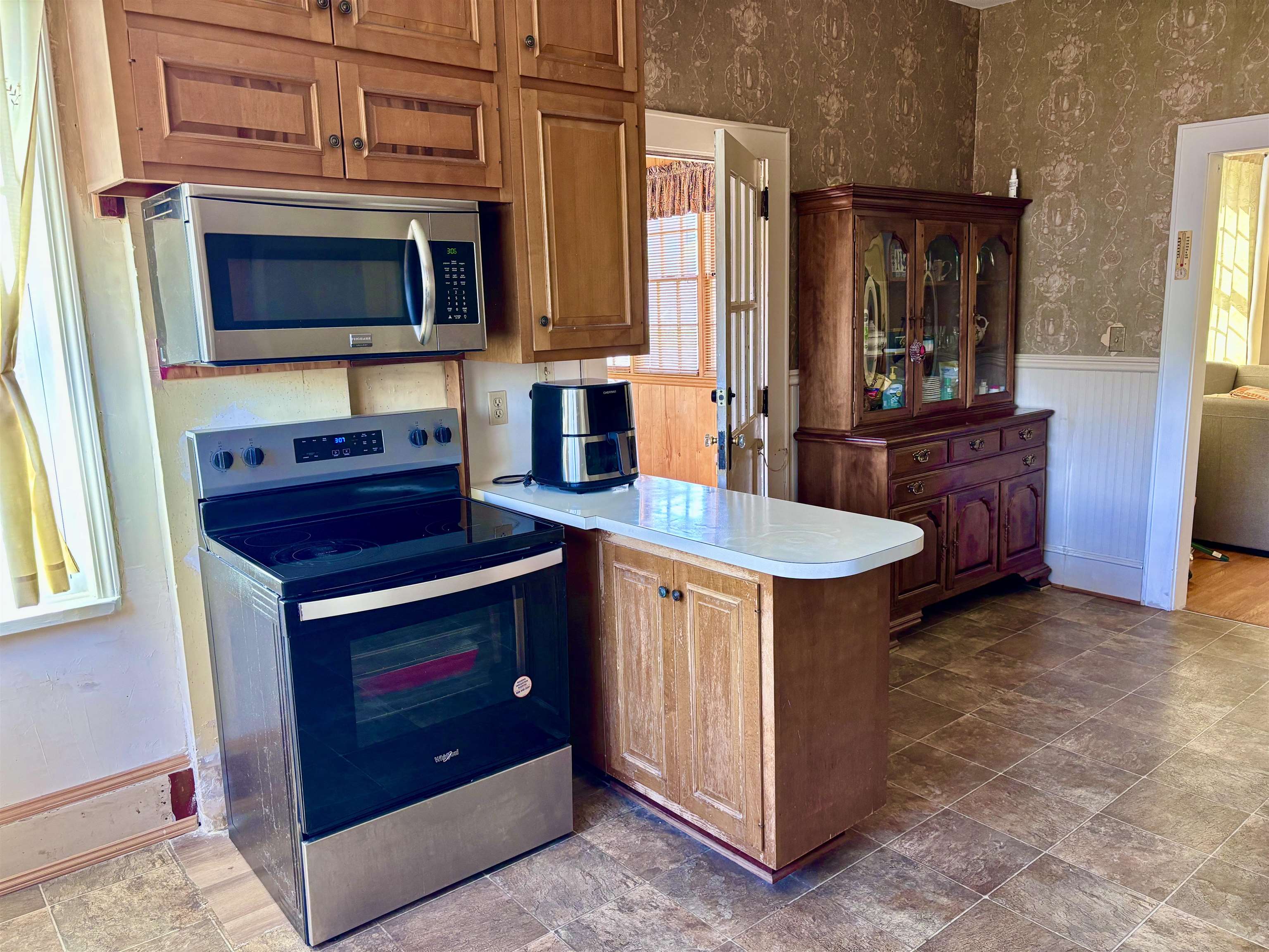 400 E Buford Street Property Photo 10