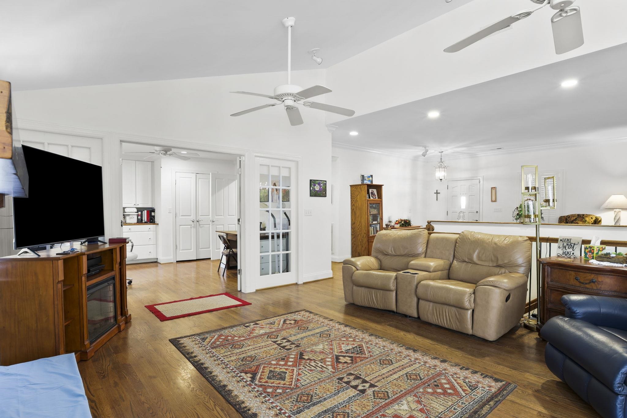 250 Thompson Road Property Photo 5