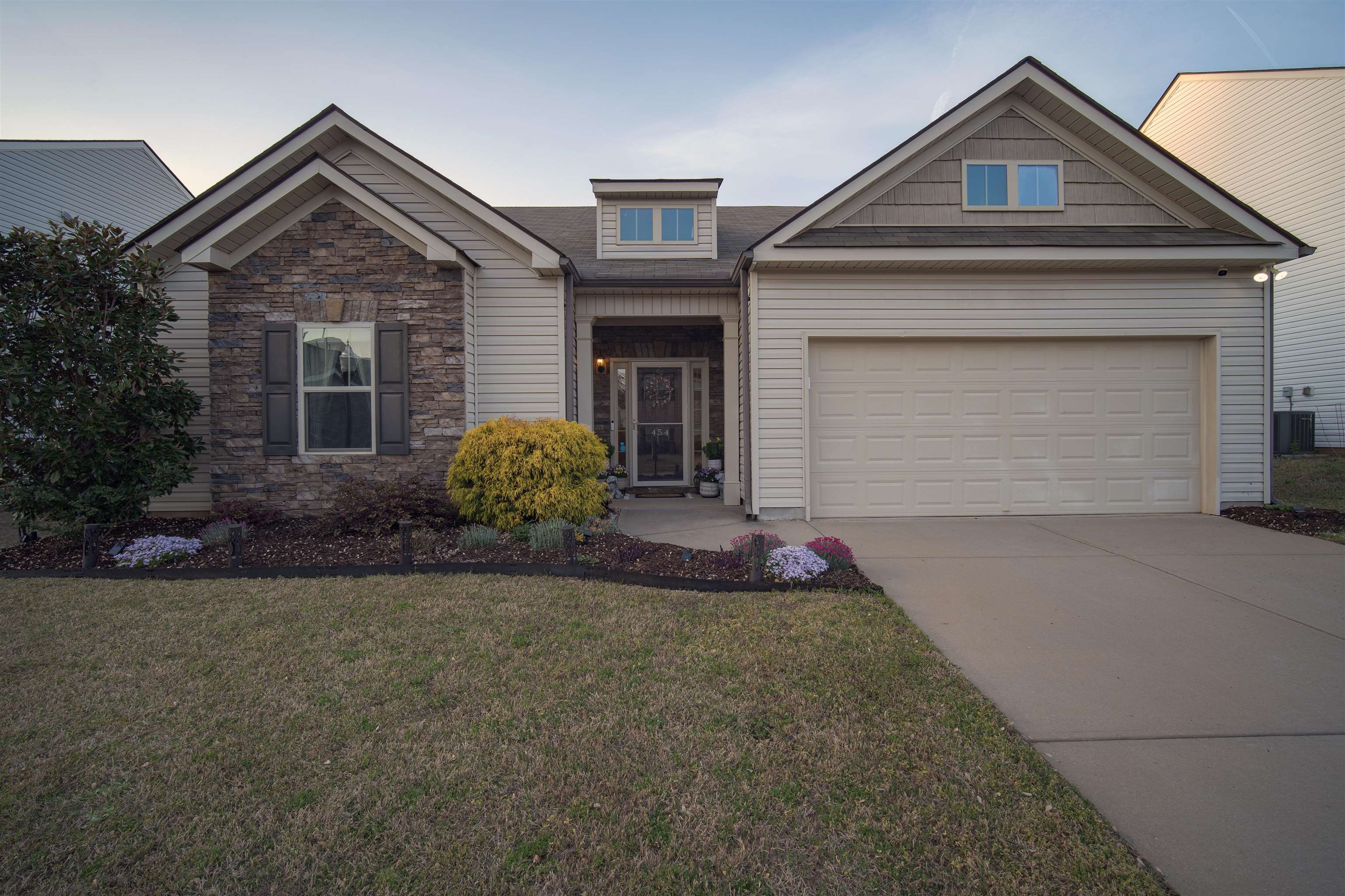 454 Wolfbend Road Property Photo 1