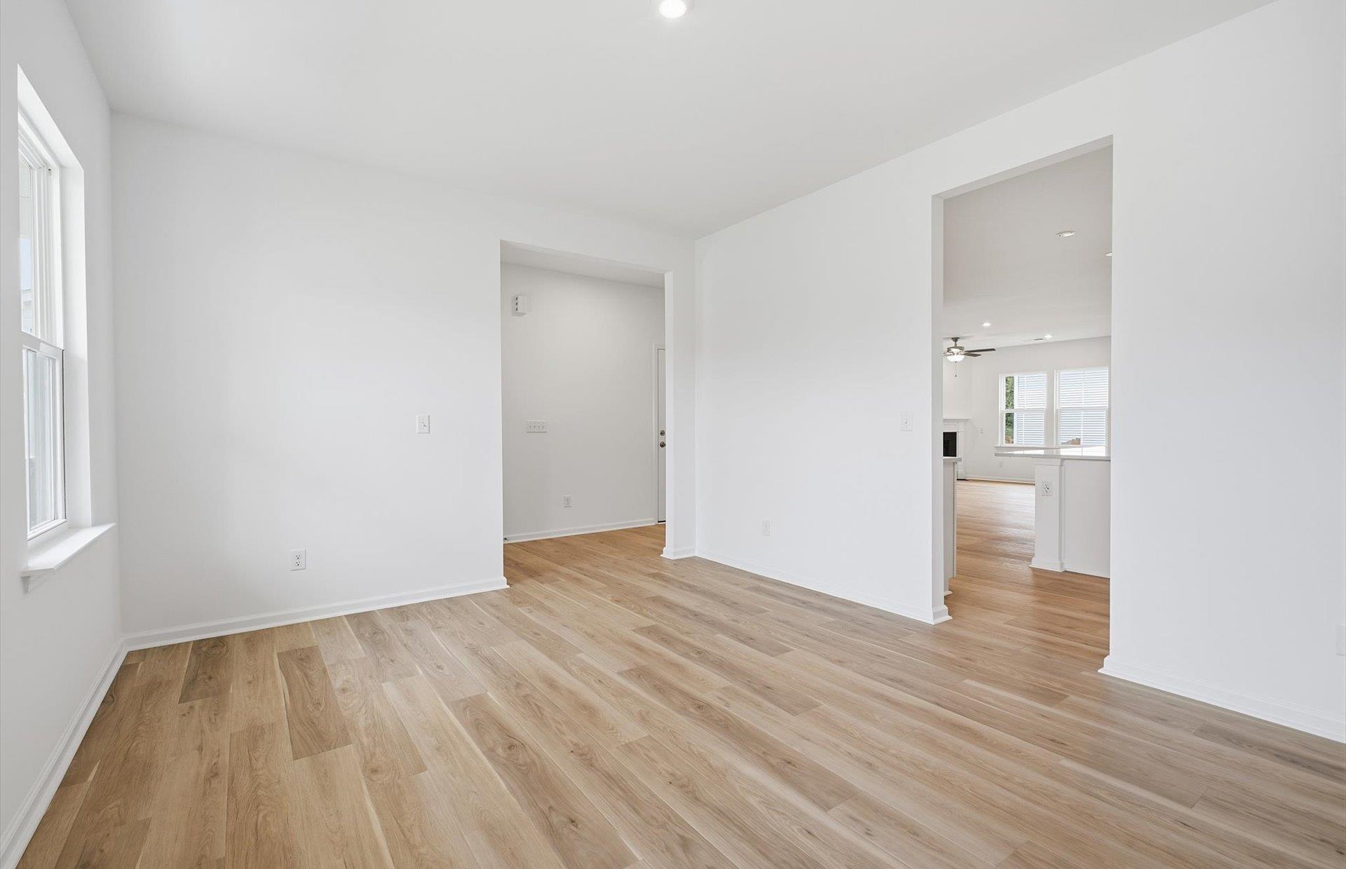 1043 Whitefox Drive Property Photo 3