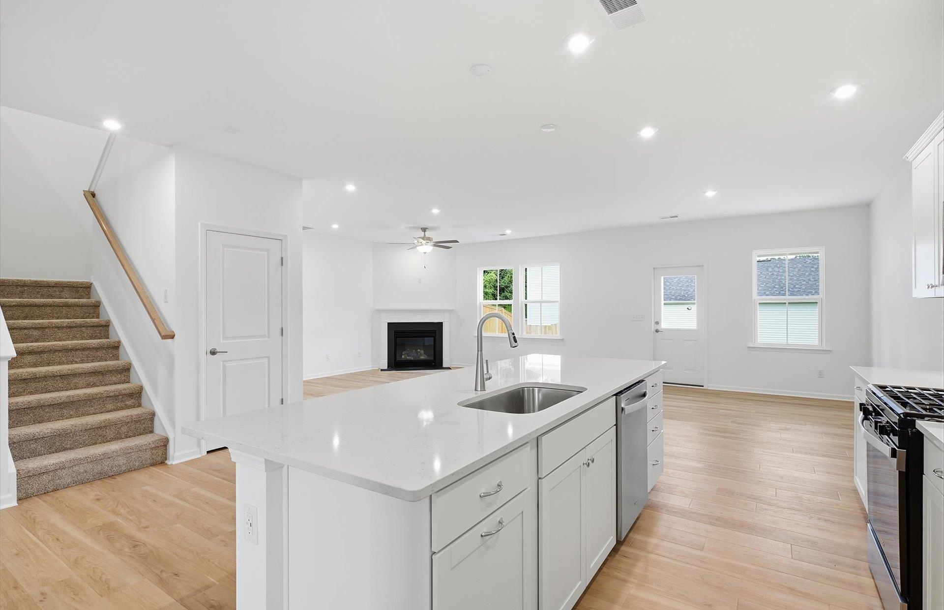 1043 Whitefox Drive Property Photo 8