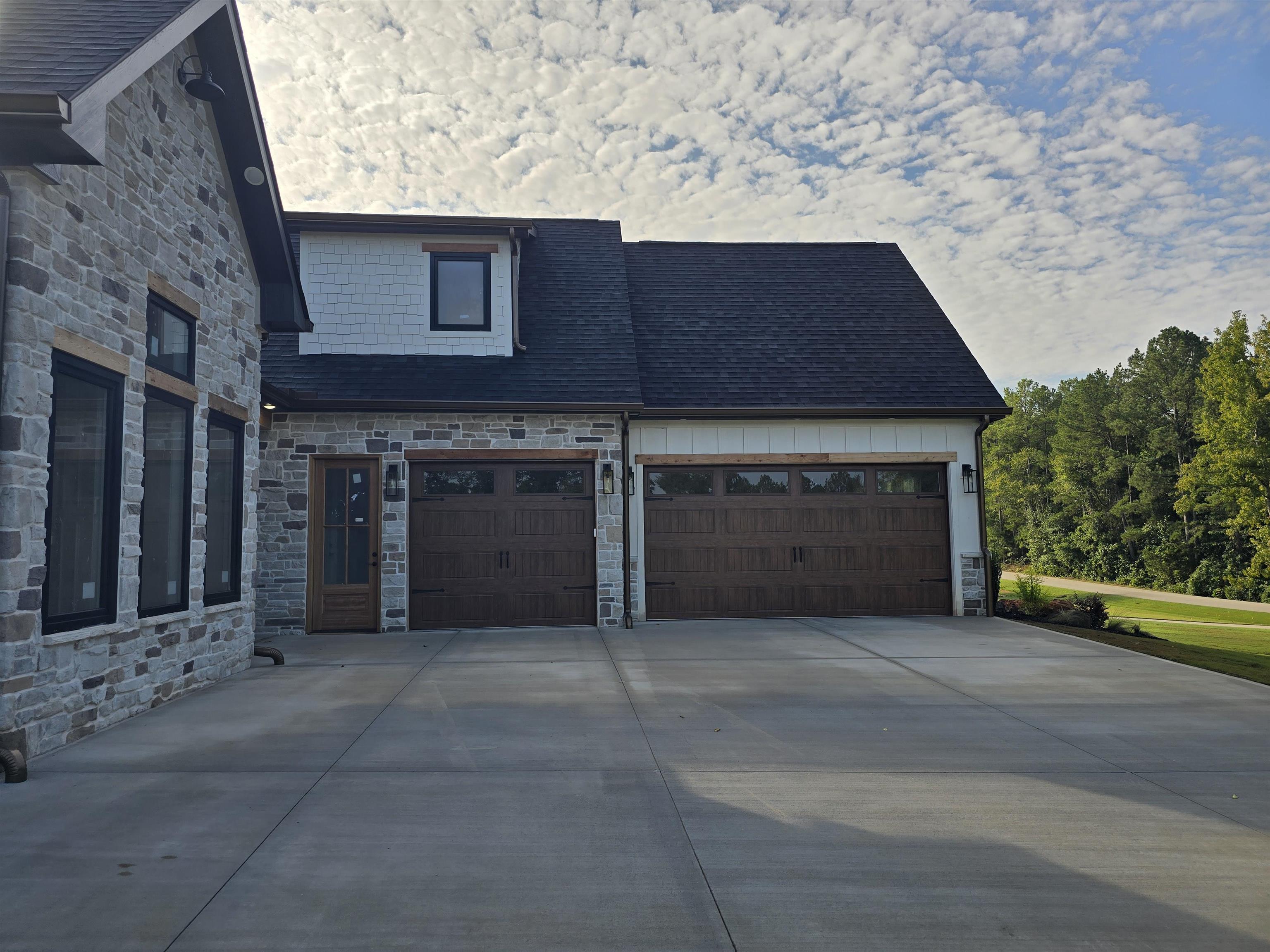 110 Marseille Drive Property Photo 3