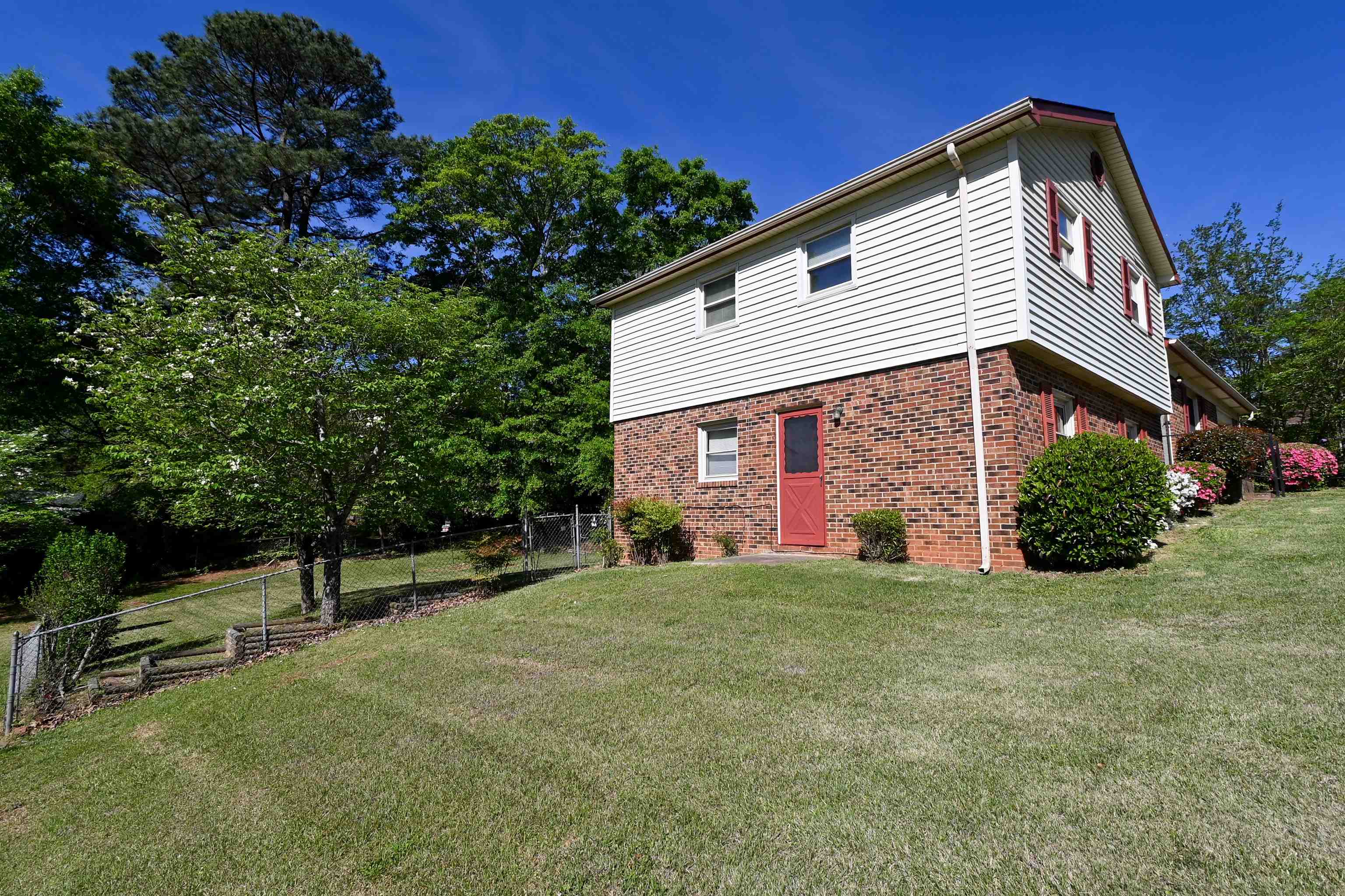 204 York Drive Property Photo 4