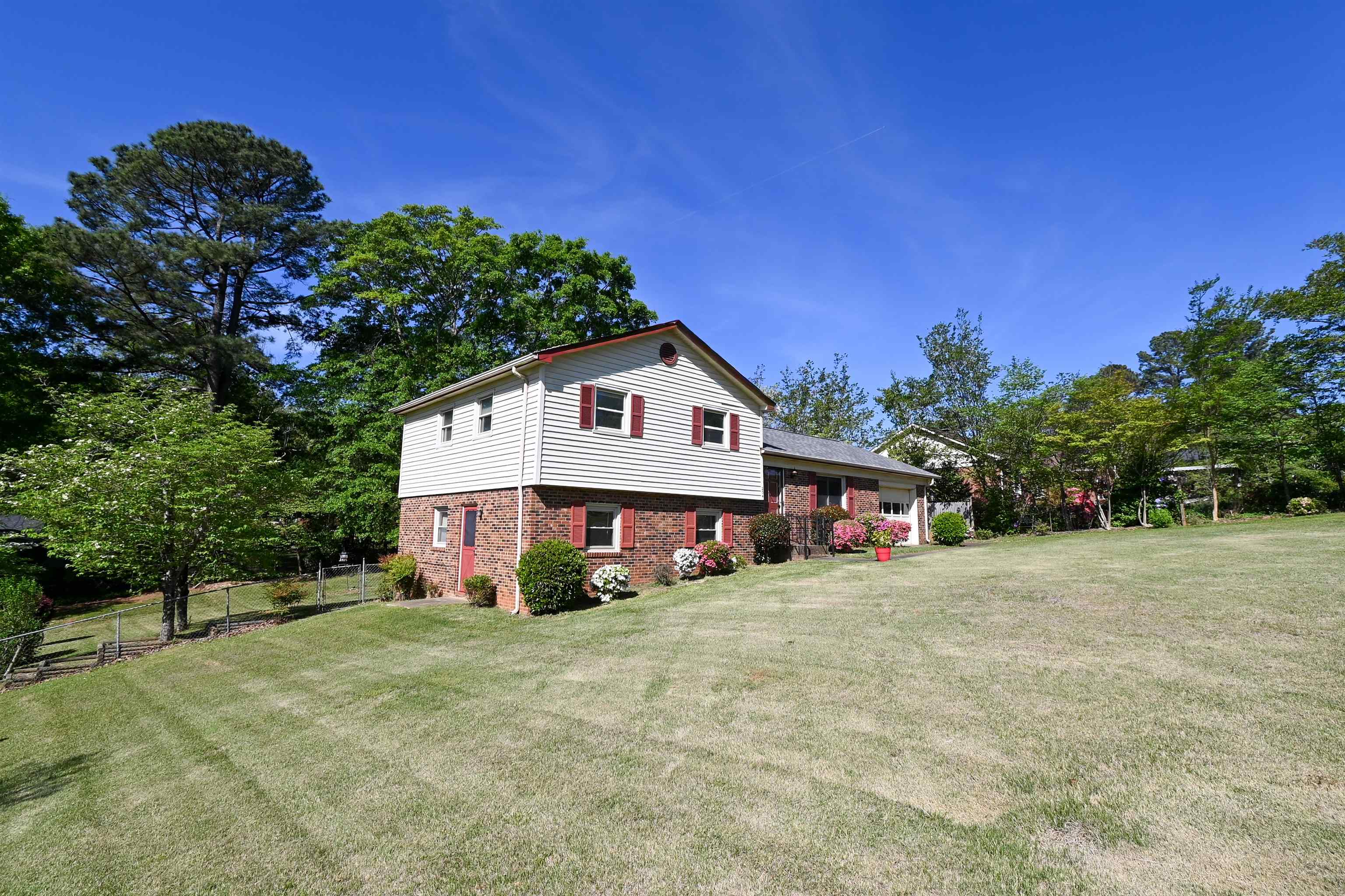 204 York Drive Property Photo 5