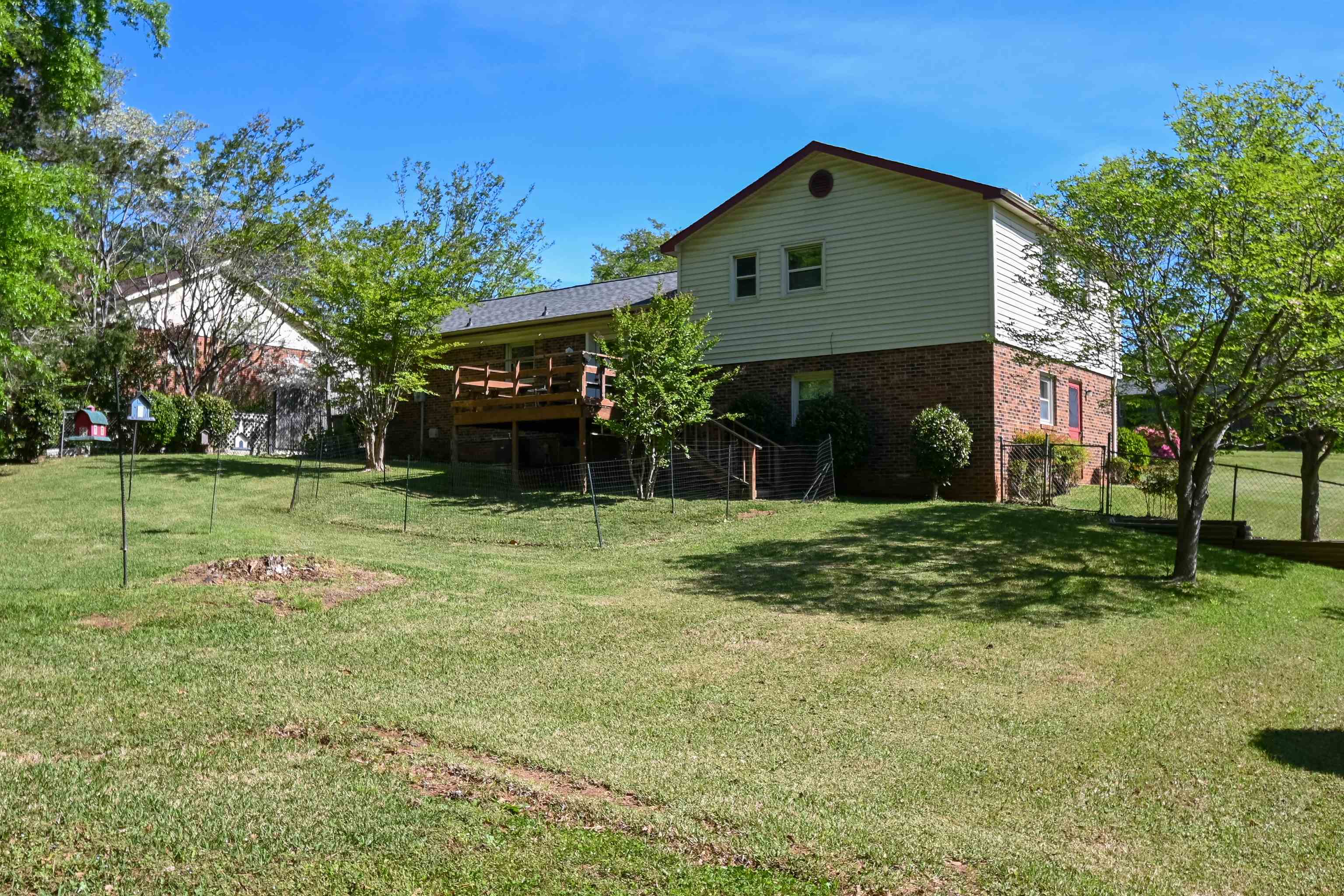 204 York Drive Property Photo 8