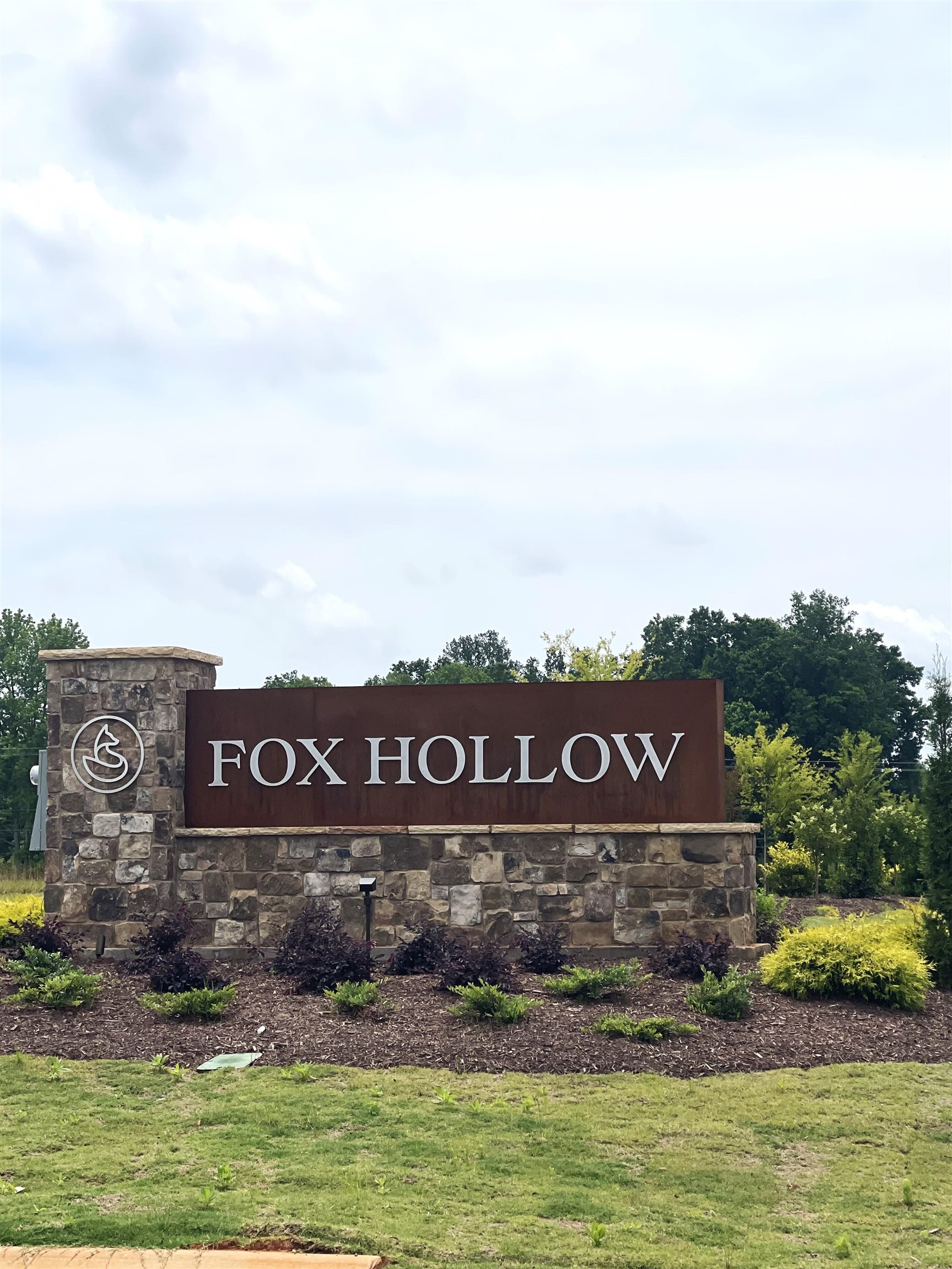 1216 Fox Hollow Street Property Photo 2