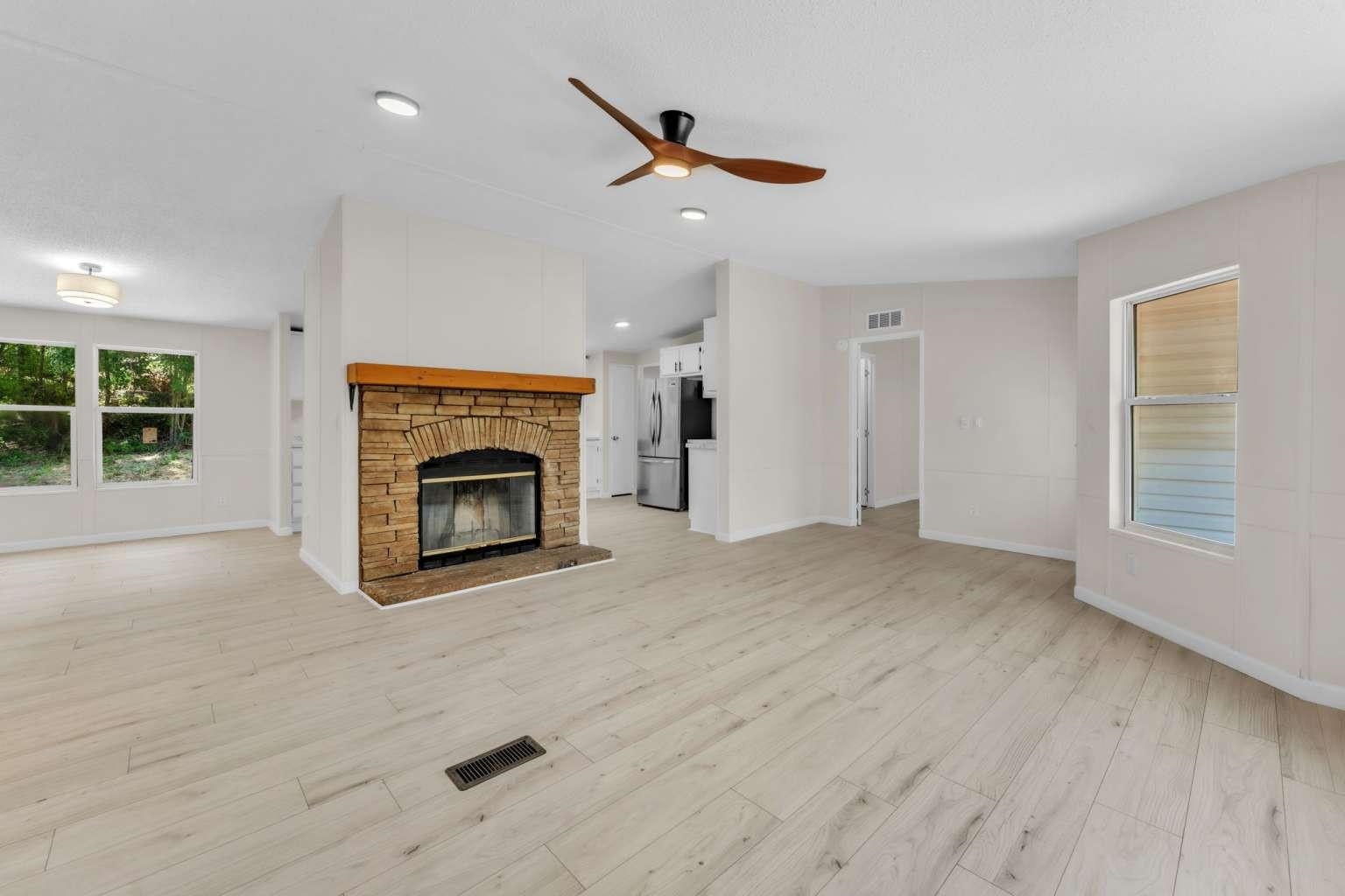 360 Hawk Hill Property Photo 4