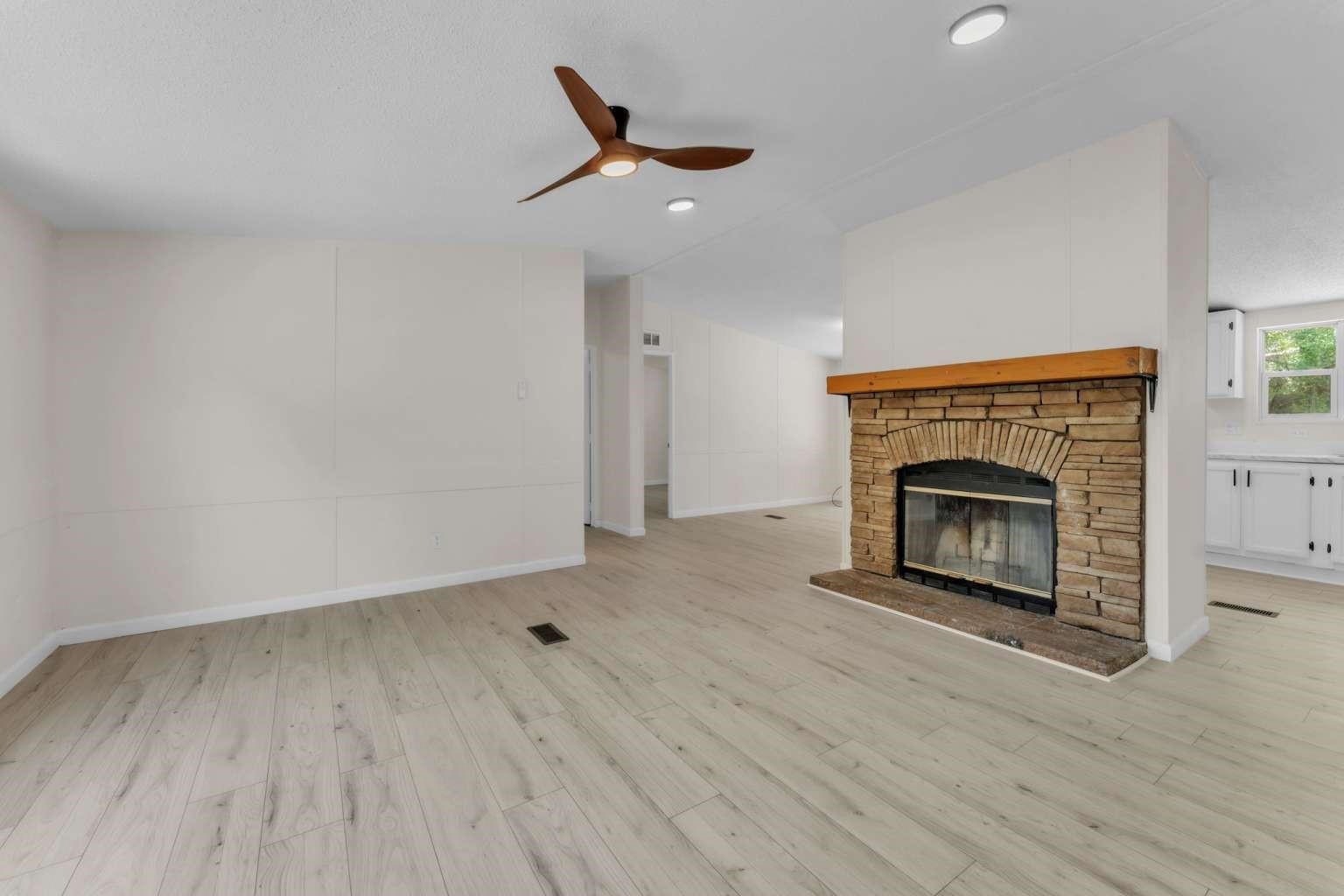360 Hawk Hill Property Photo 5