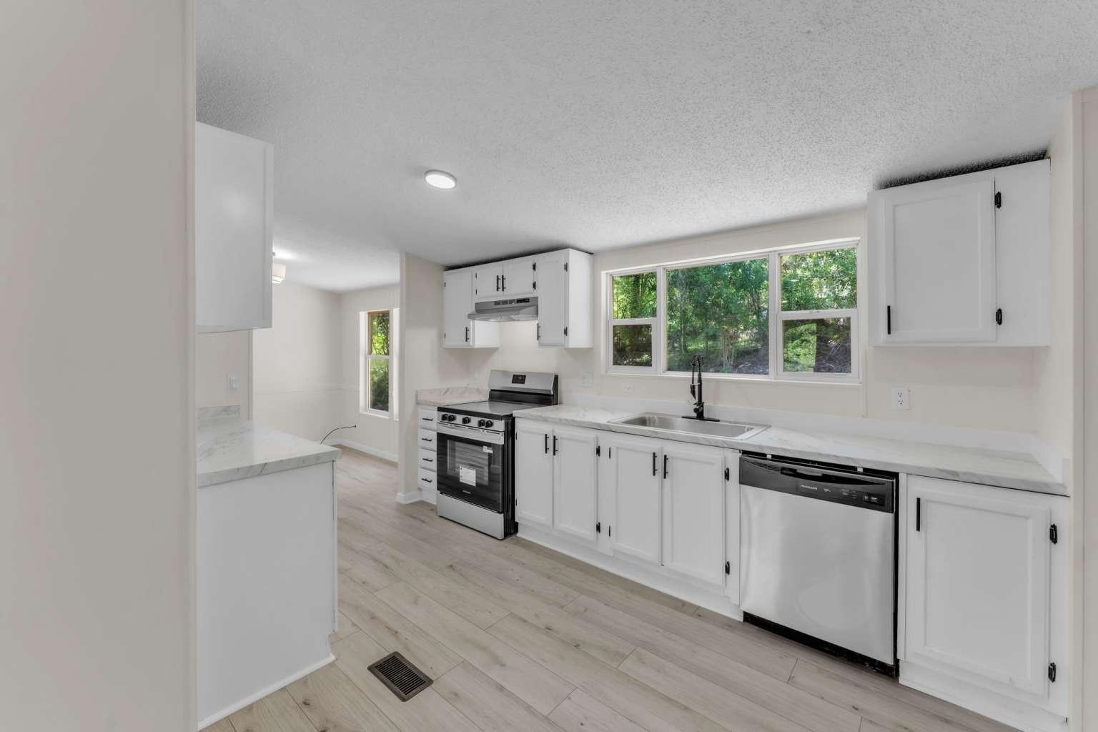 360 Hawk Hill Property Photo 11