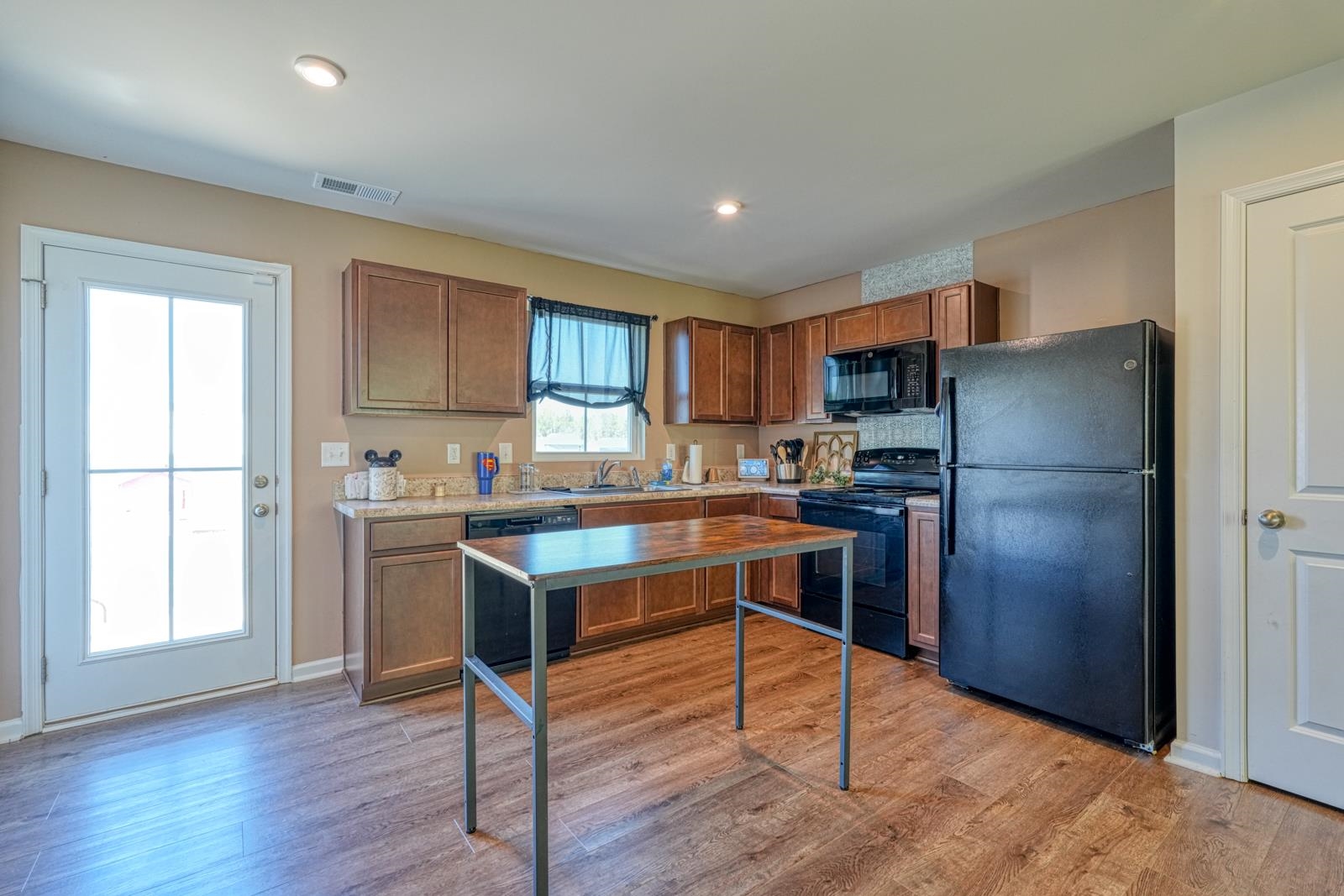 2225 Bassinger Court Property Photo 6