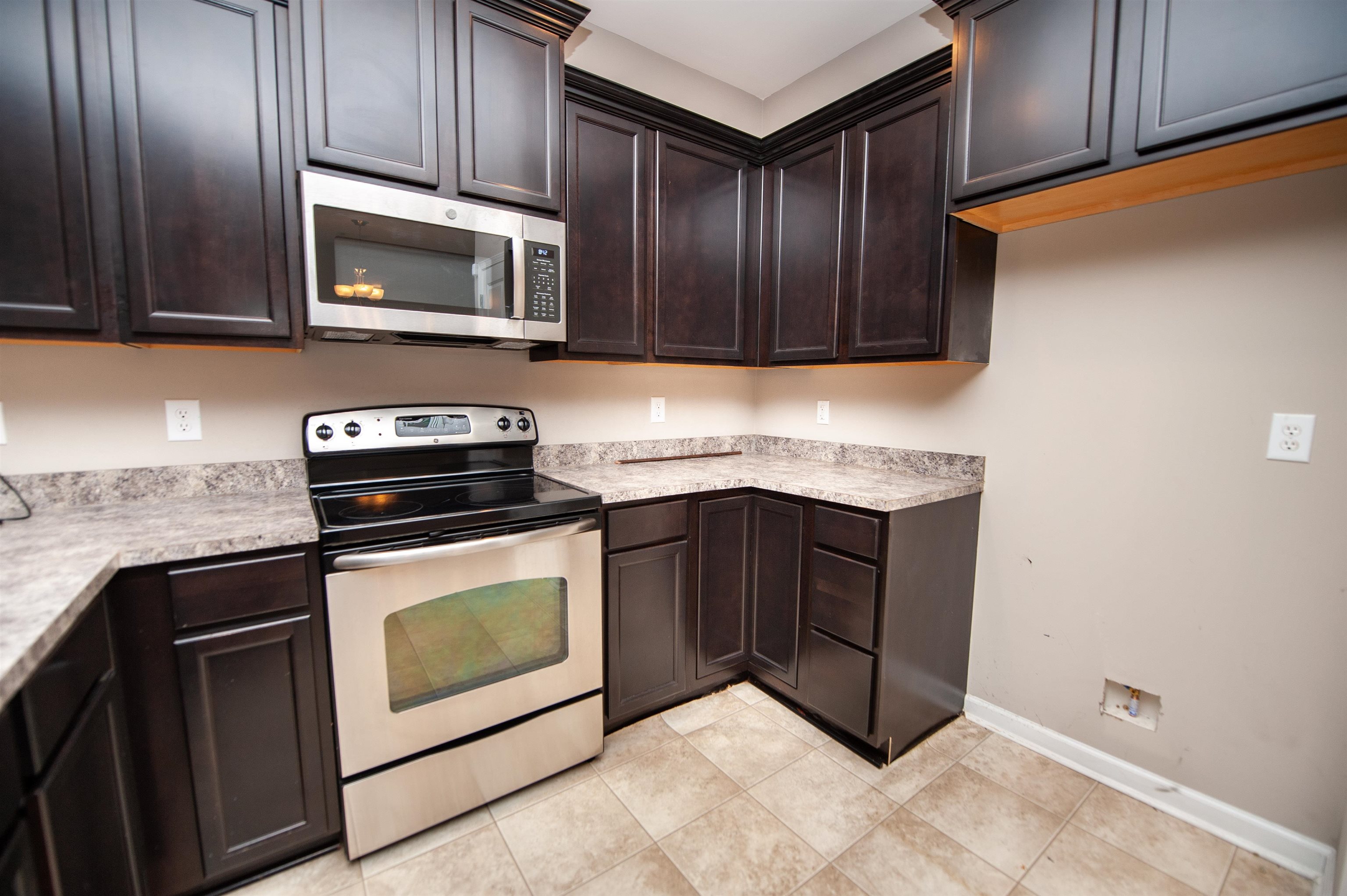279 Stonewood Crossing Drive Property Photo 6