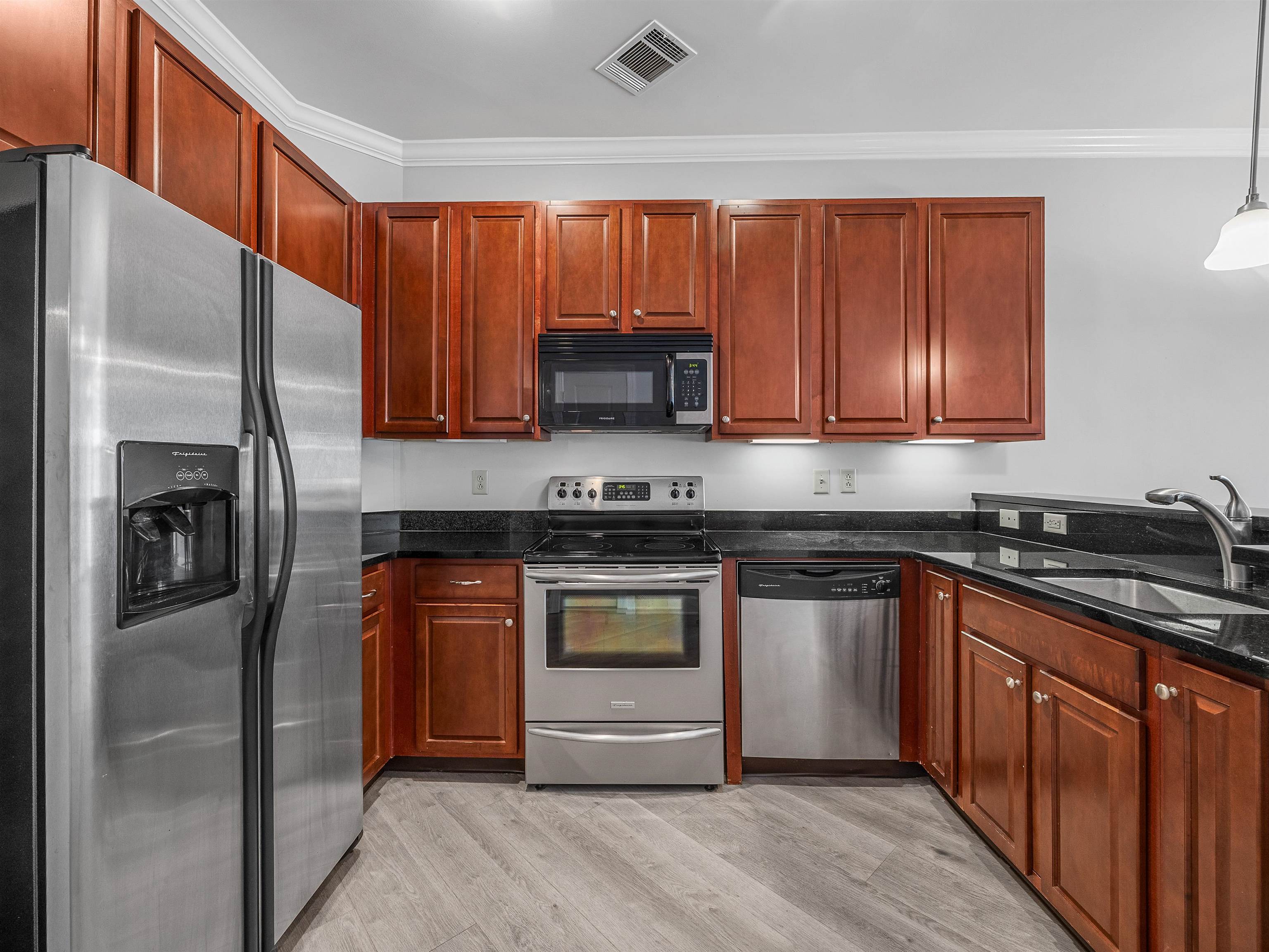 155 E Broad Street Property Photo 2