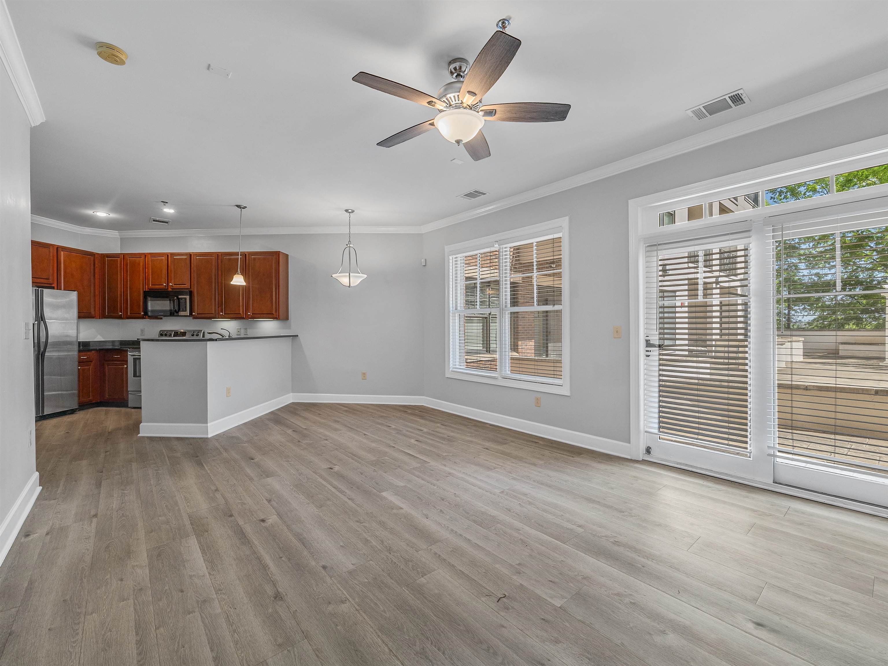 155 E Broad Street Property Photo 4