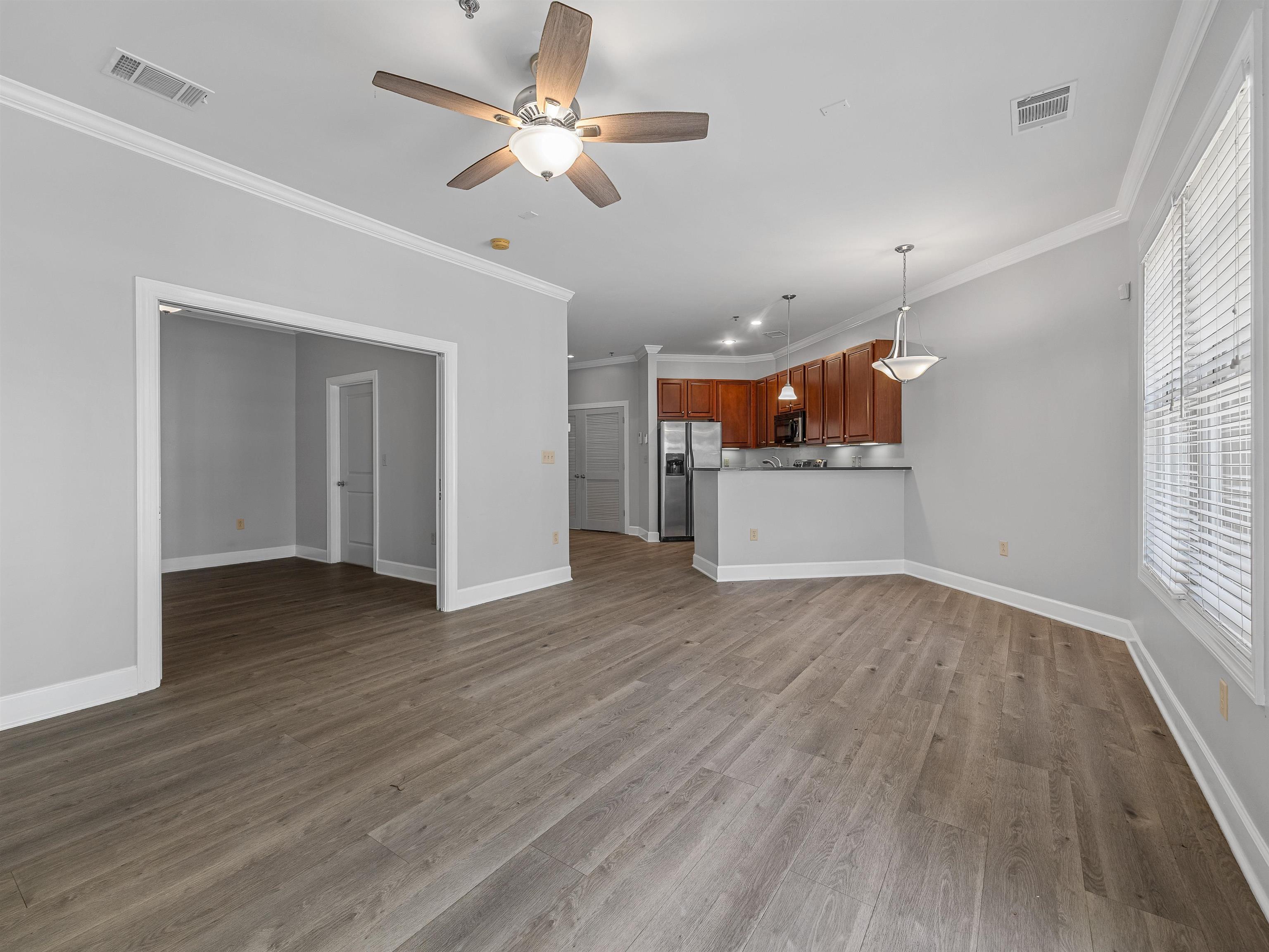 155 E Broad Street Property Photo 10