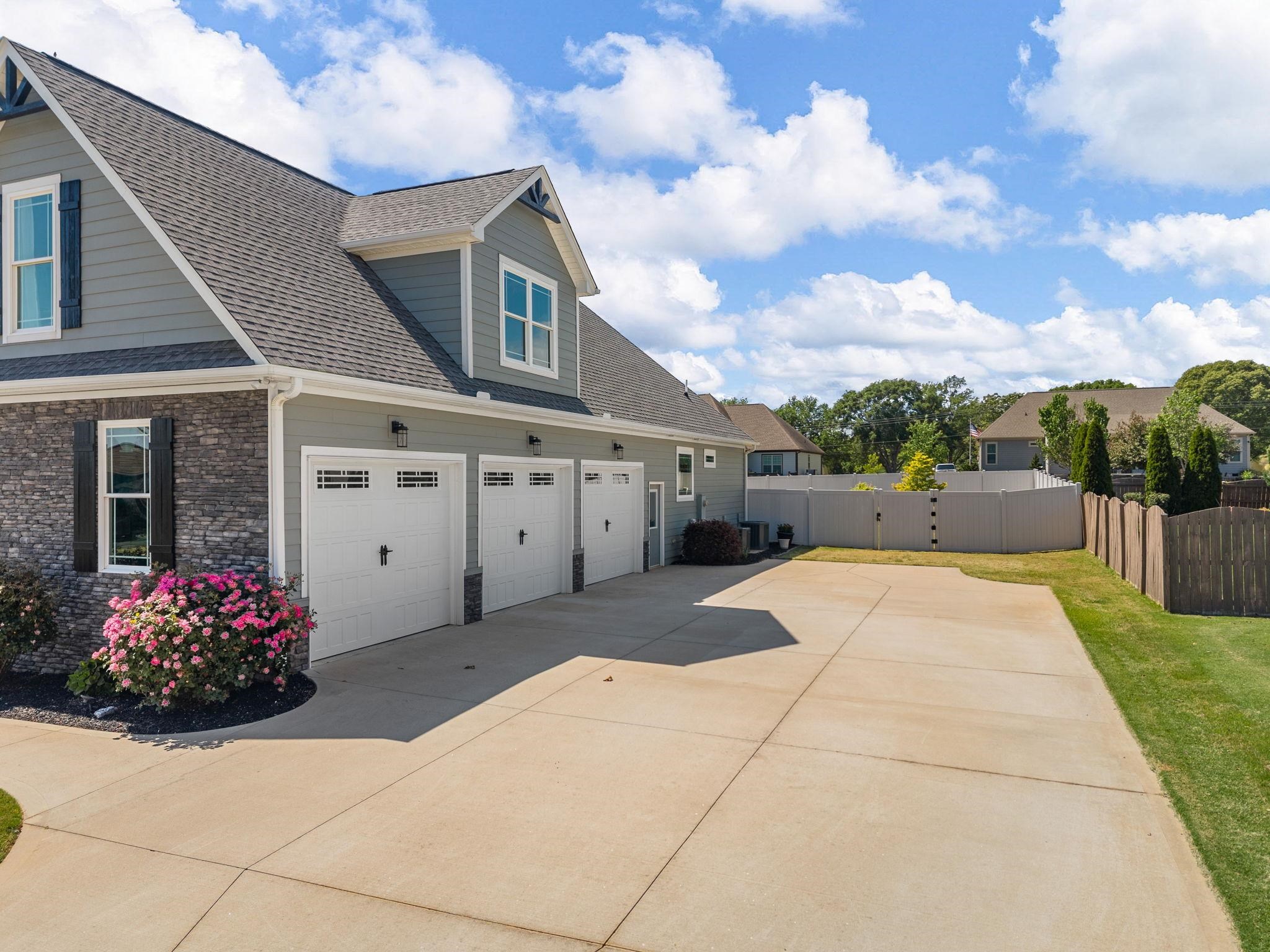 130 Monreve Drive Property Photo 2