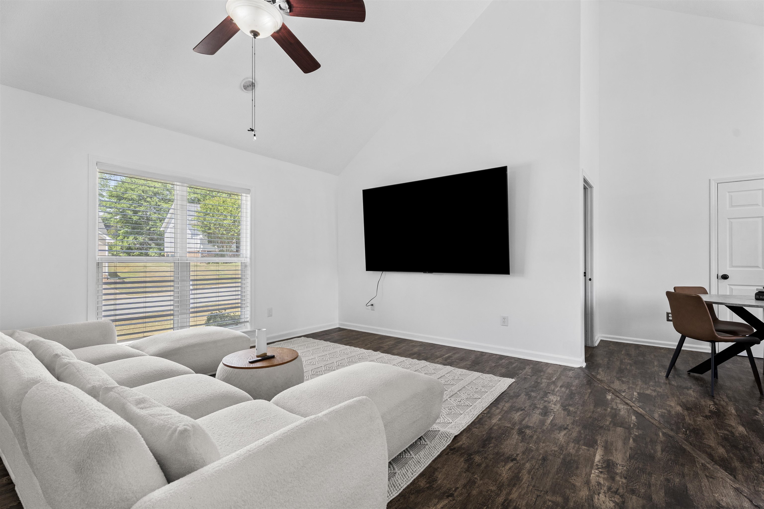 1104 Dunwoody Drive Property Photo 3