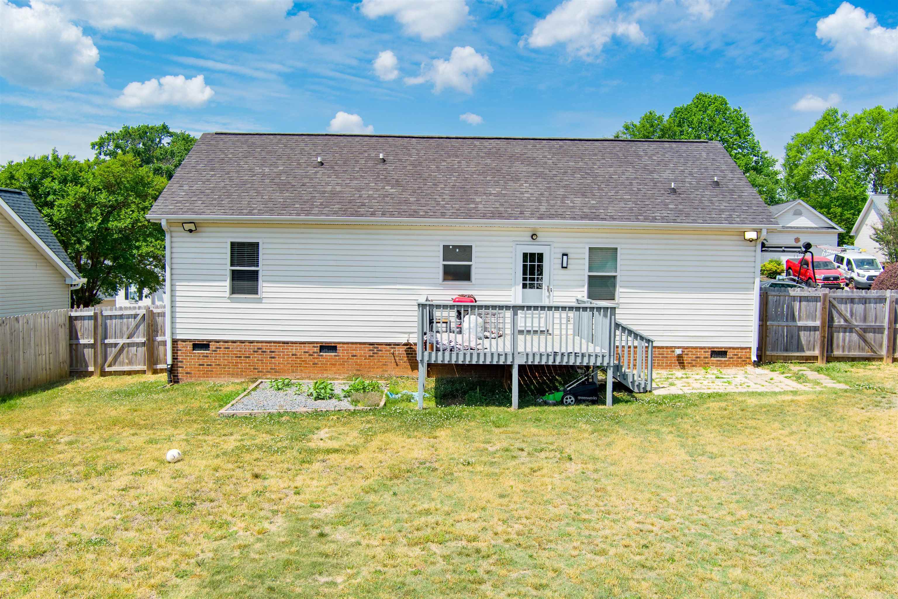 1104 Dunwoody Drive Property Photo 19