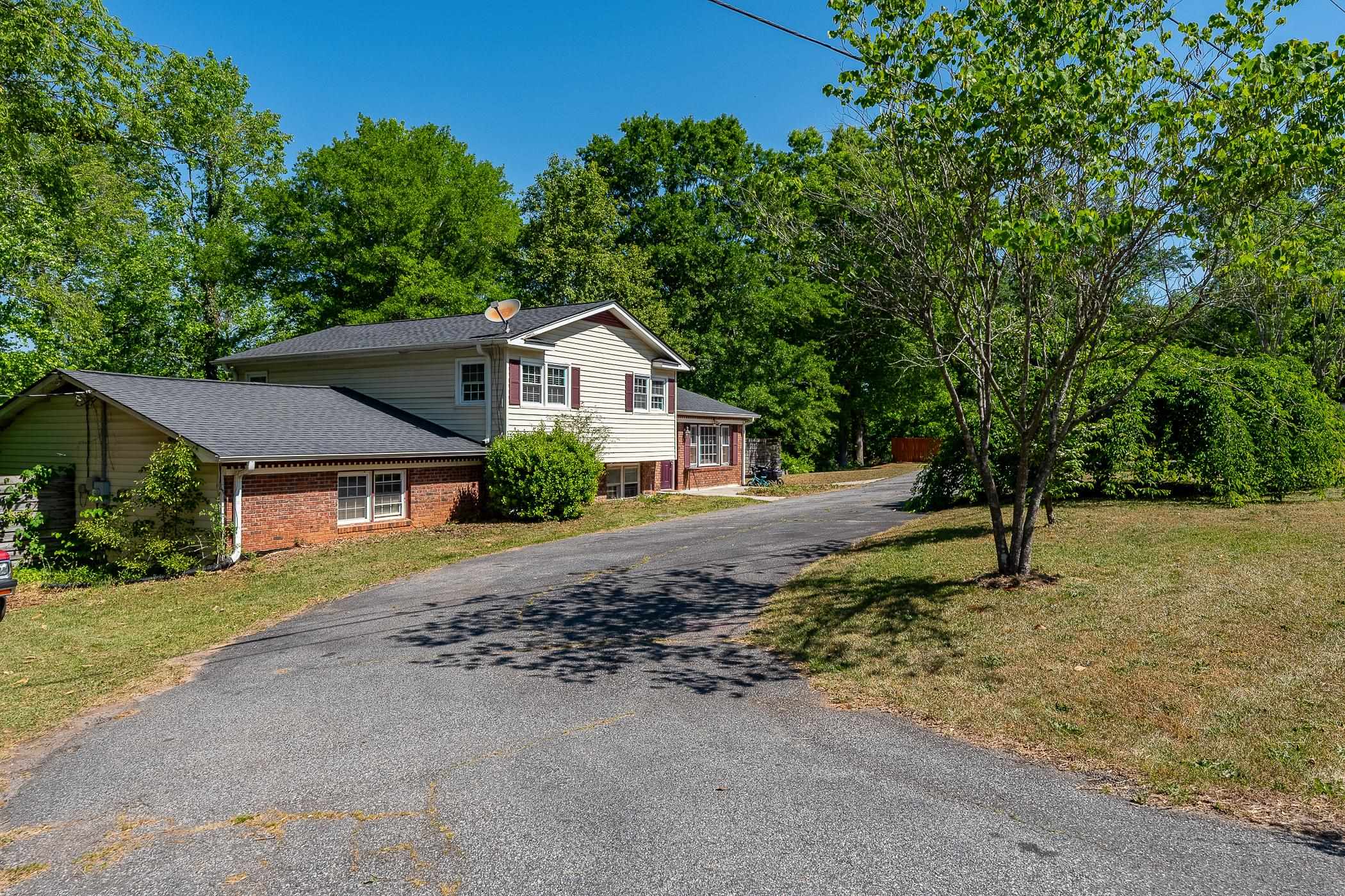100 Woodburn Drive Property Photo 3