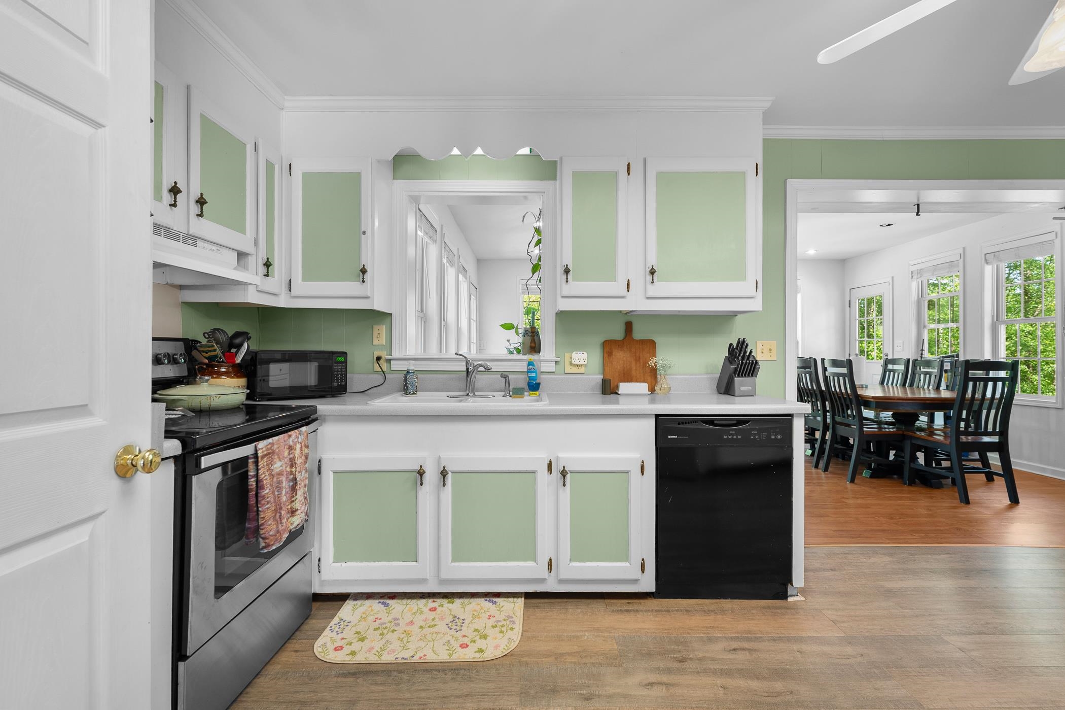 100 Woodburn Drive Property Photo 8