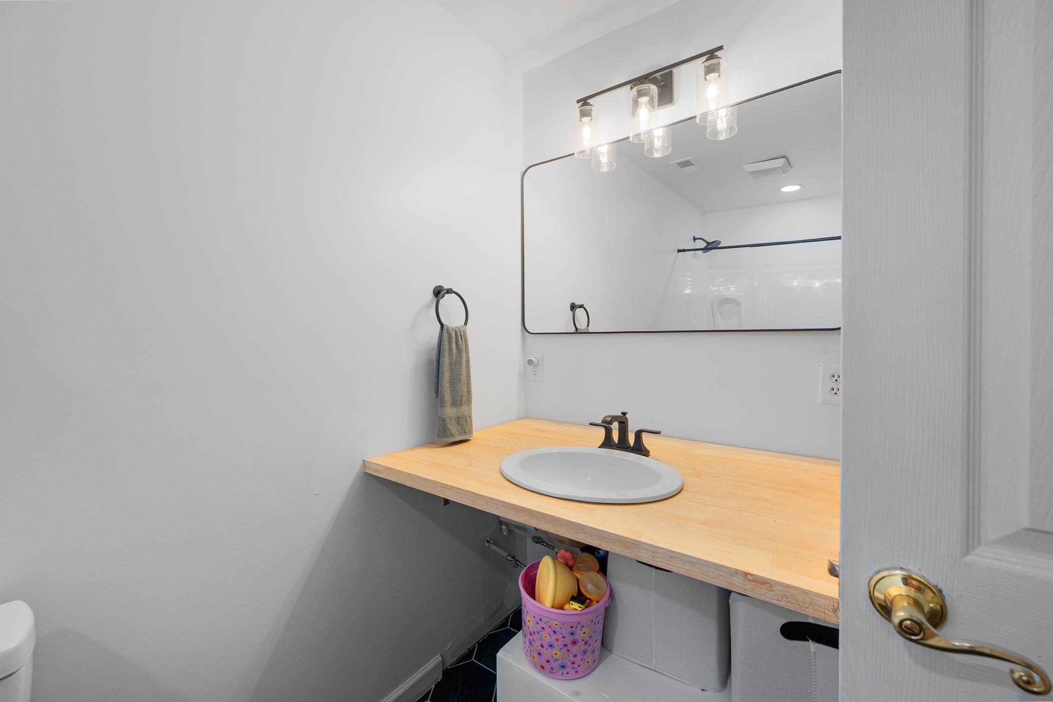 100 Woodburn Drive Property Photo 14