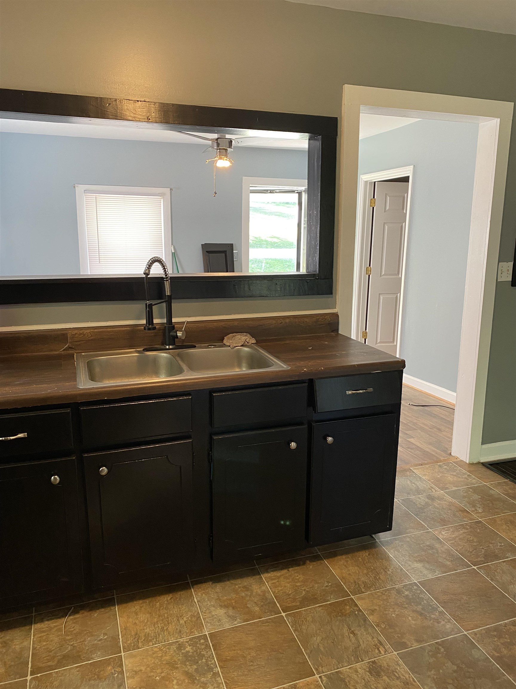 406 River Drive Property Photo 11