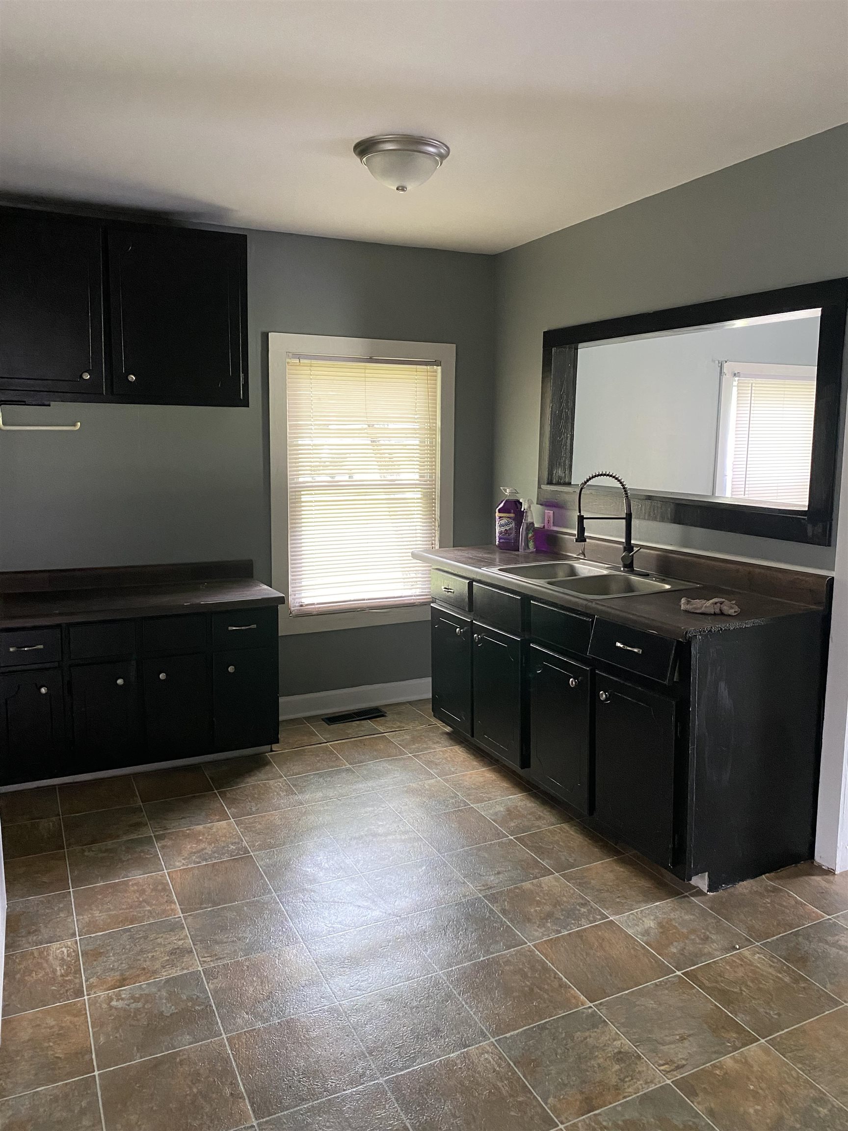 406 River Drive Property Photo 13