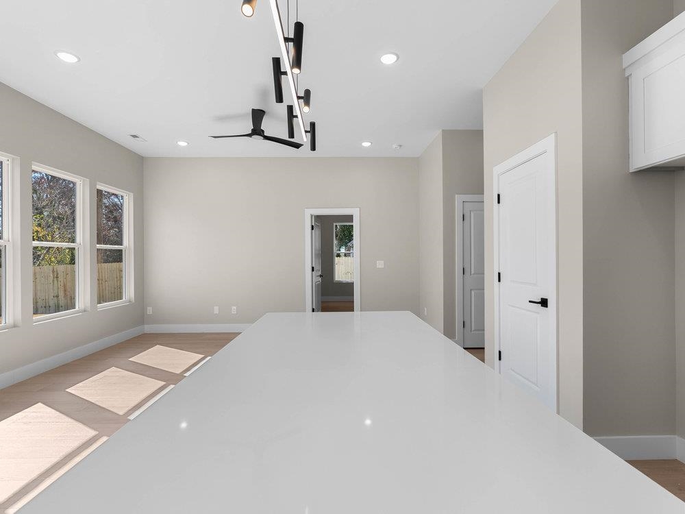 367 College Street Property Photo 13