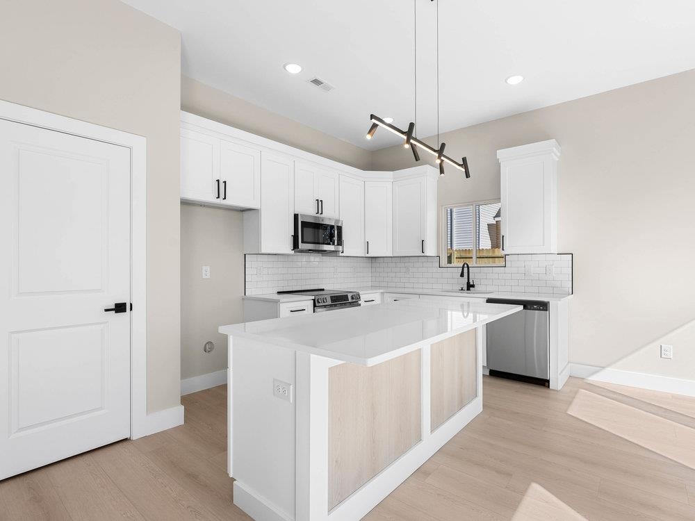 367 College Street Property Photo 14