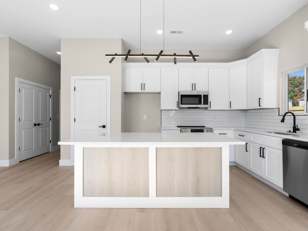 367 College Street Property Photo 18