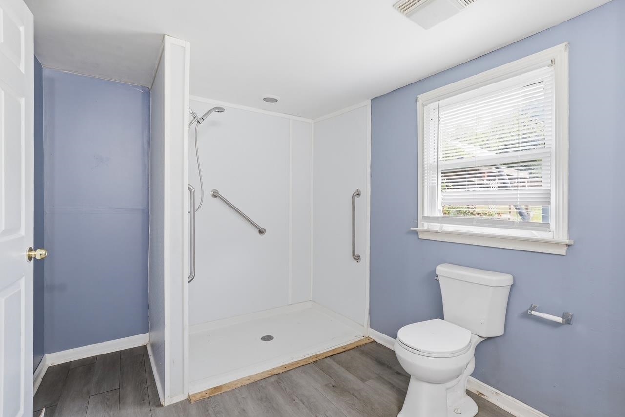 4 Front Street Property Photo 15