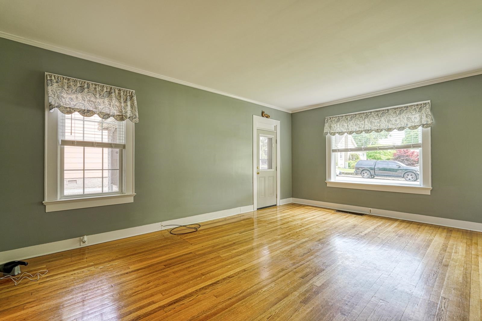 203 E South Street Property Photo 5