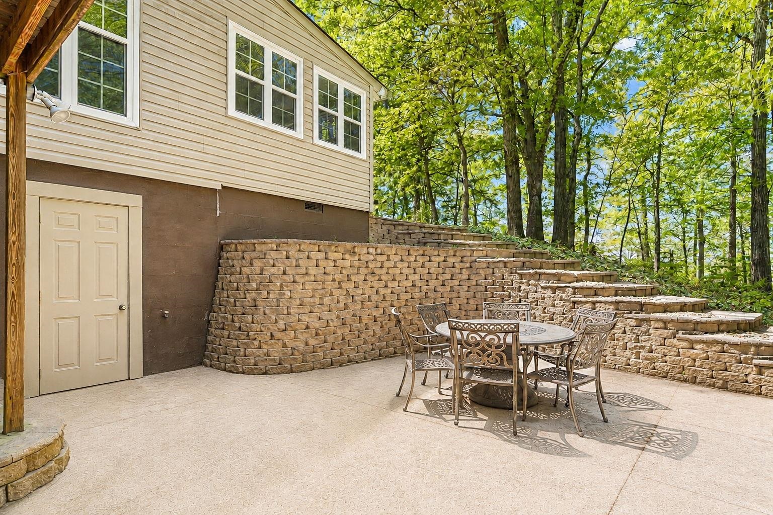 125 Houston Street Property Photo 6
