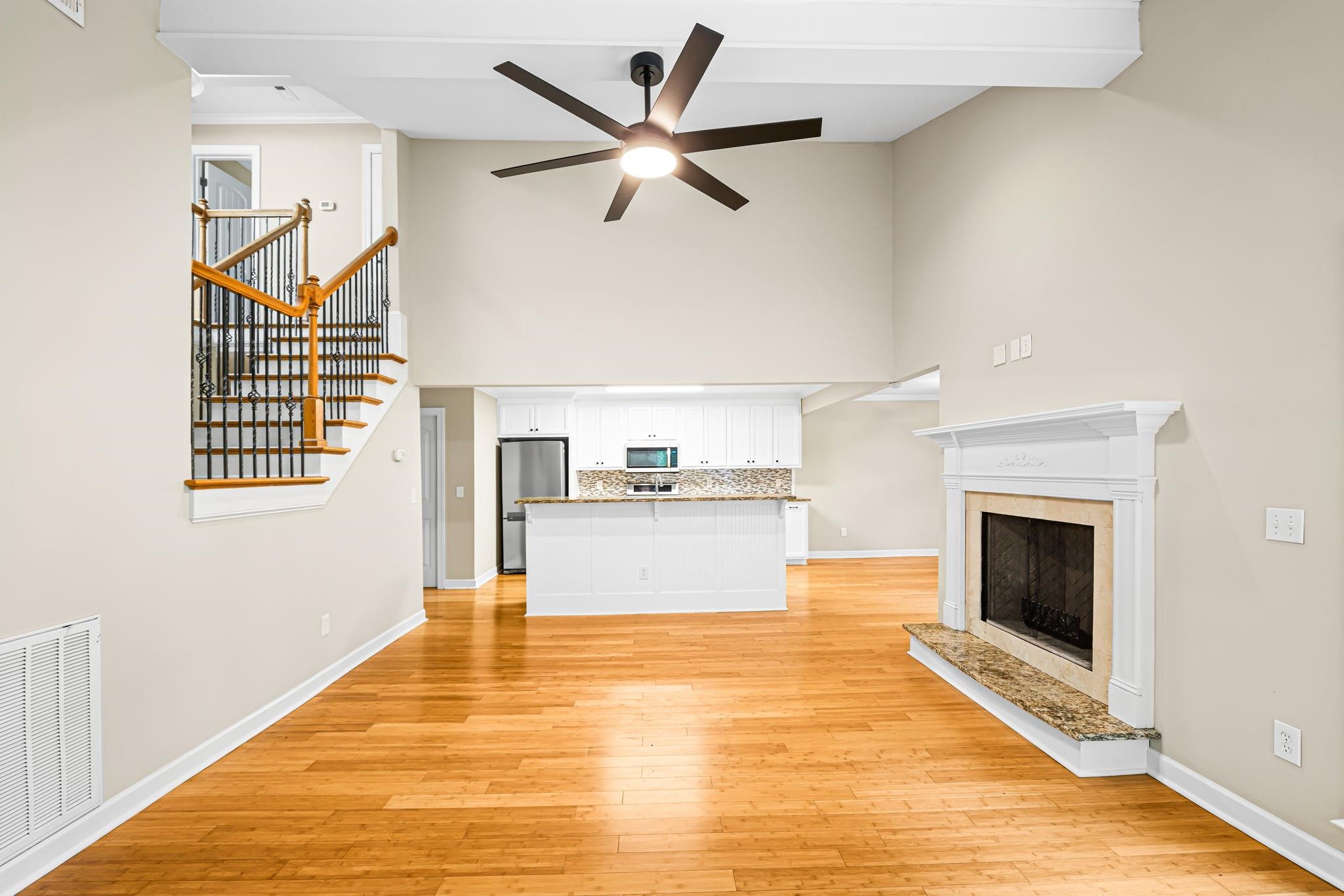 125 Houston Street Property Photo 8