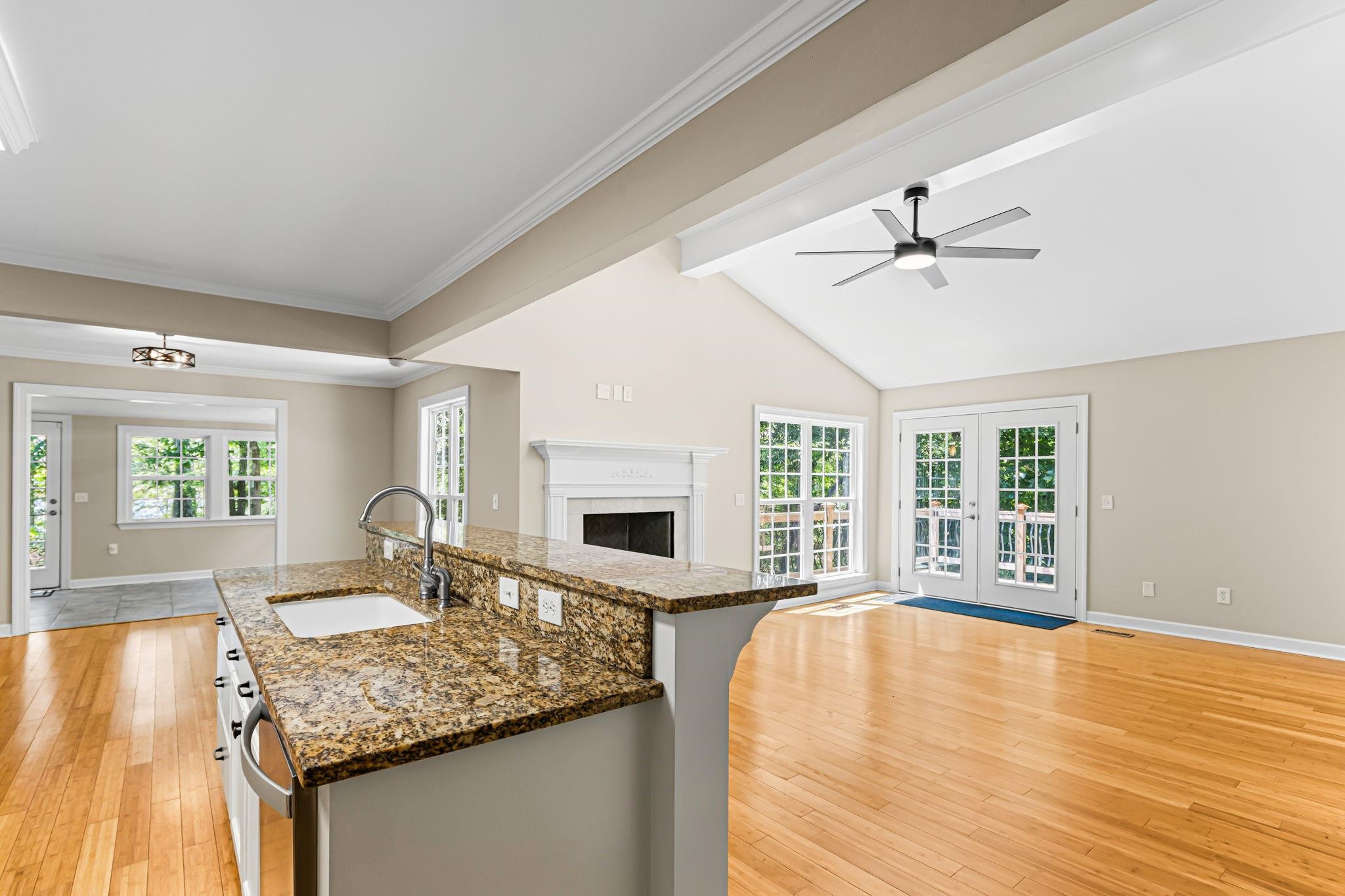 125 Houston Street Property Photo 10