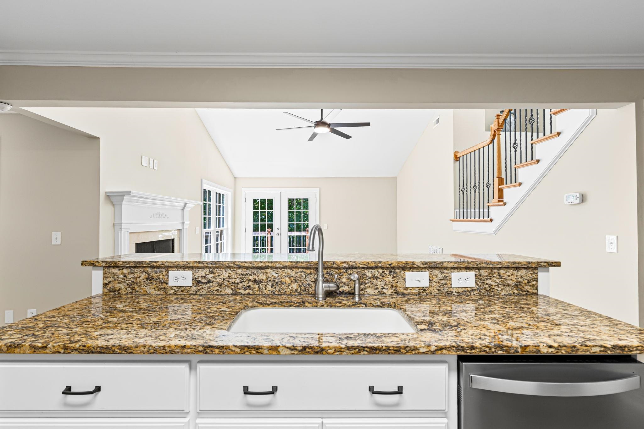 125 Houston Street Property Photo 11