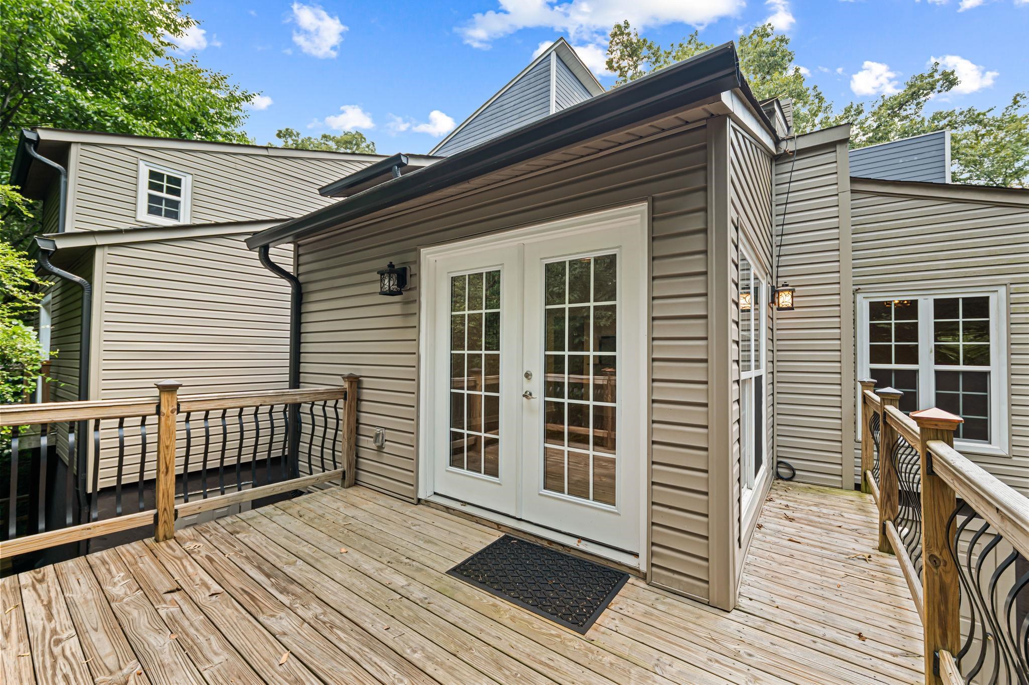 125 Houston Street Property Photo 23