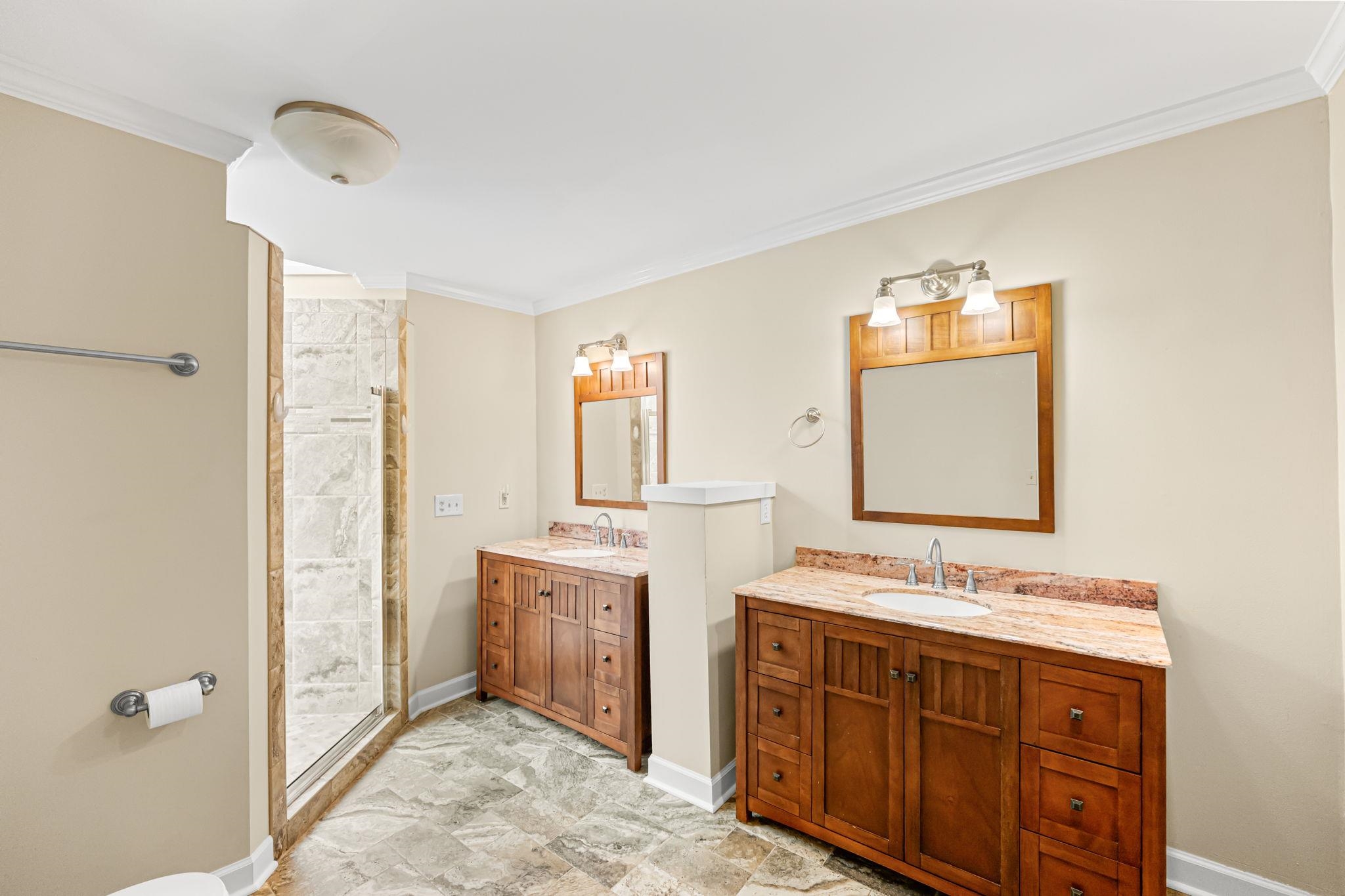 125 Houston Street Property Photo 25