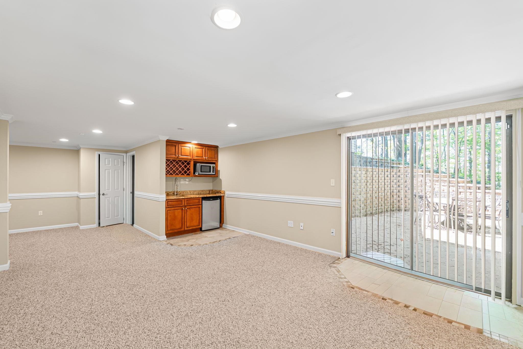 125 Houston Street Property Photo 35