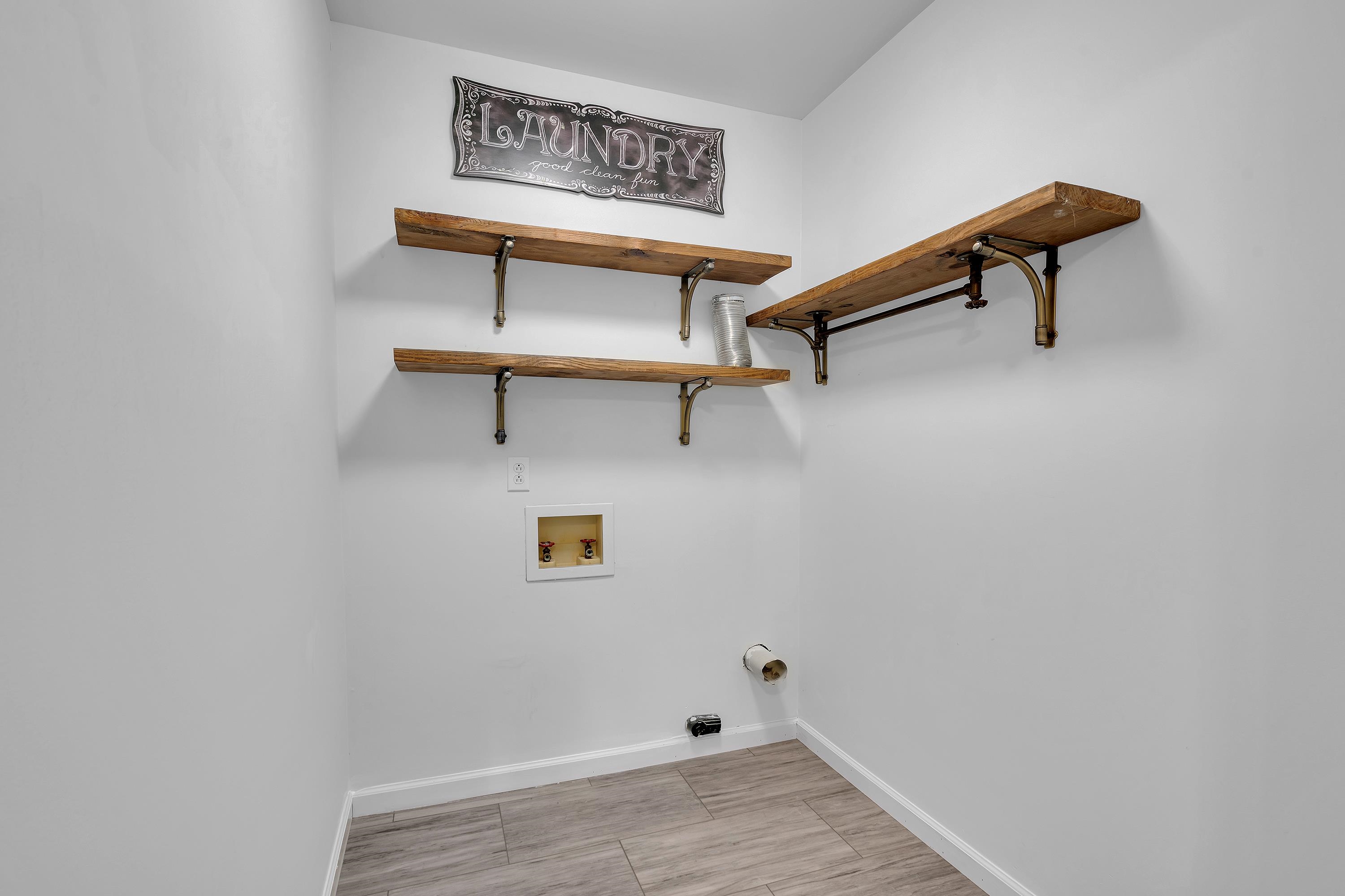 1359 Old Post Road Property Photo 6