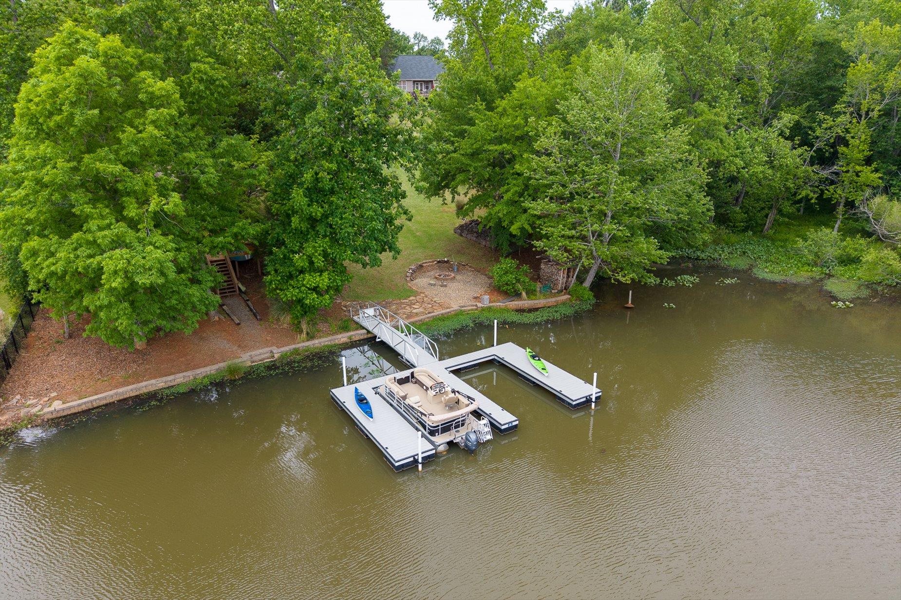 467 Sunset Pointe Drive Property Photo 3