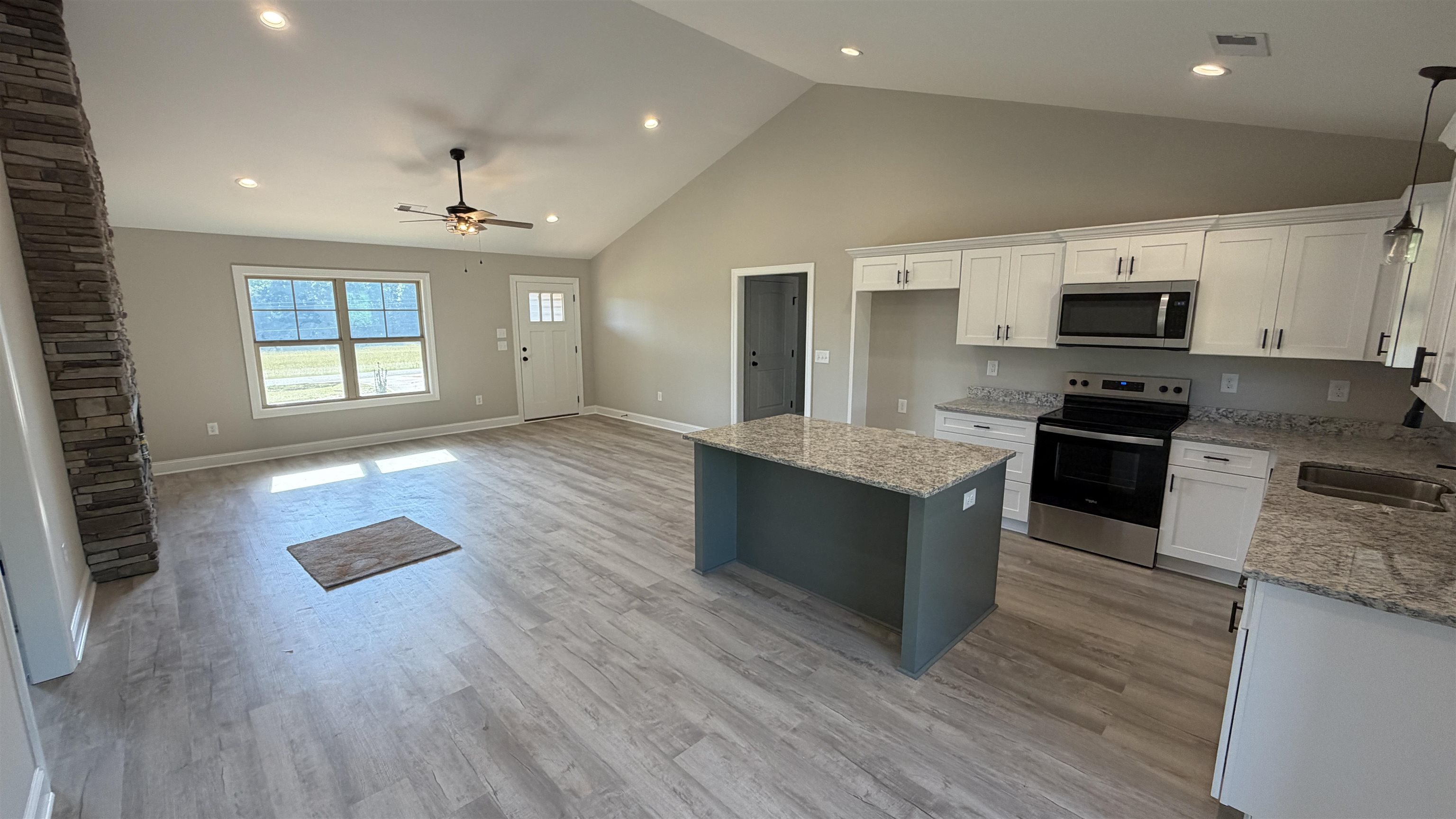 1079 N Green River Property Photo 5