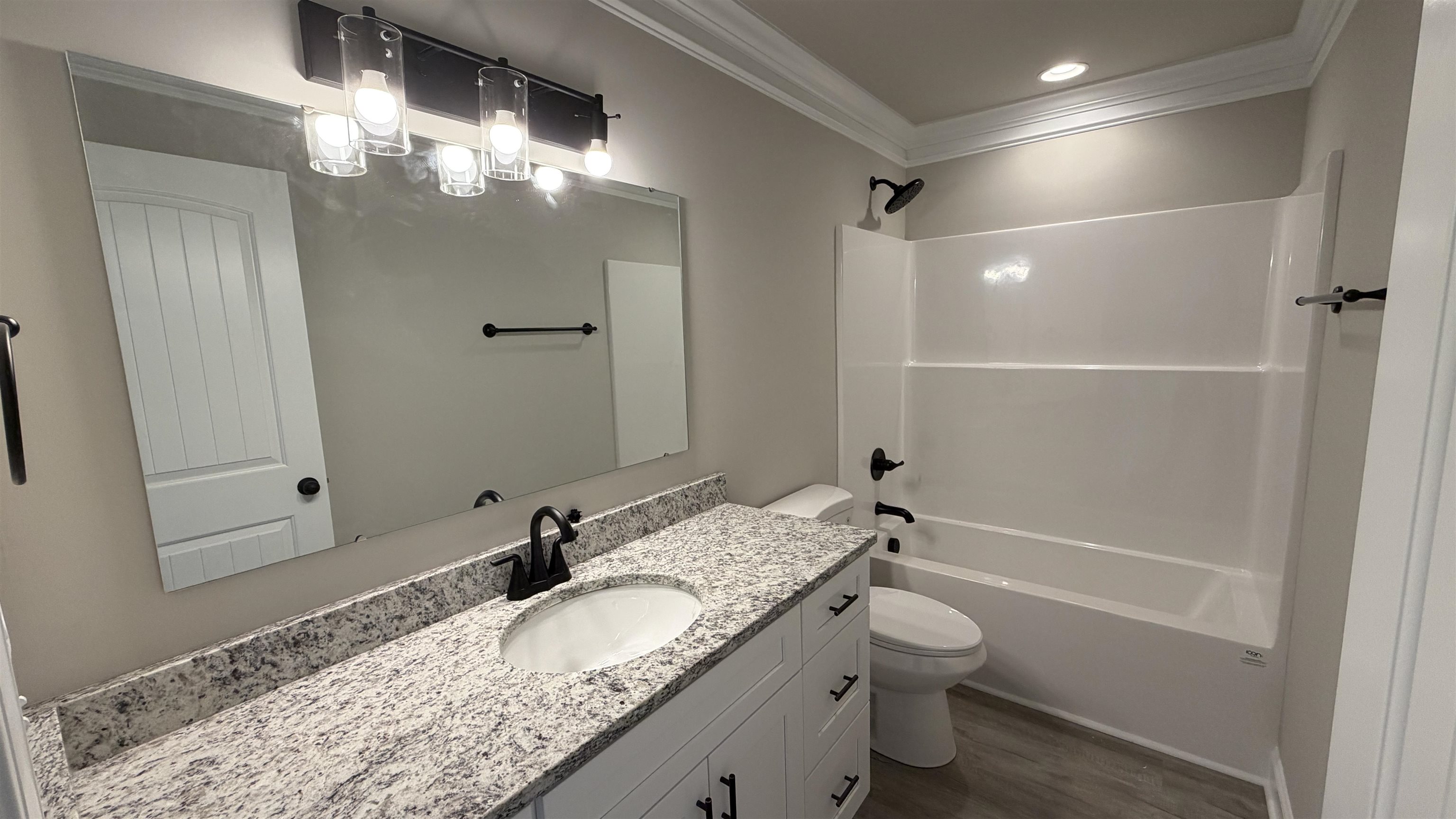 1079 N Green River Property Photo 6